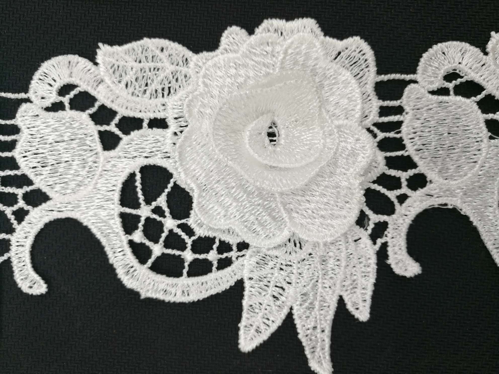 Encaje soluble en agua, flor tridimensional de luz poliéster details Picture
