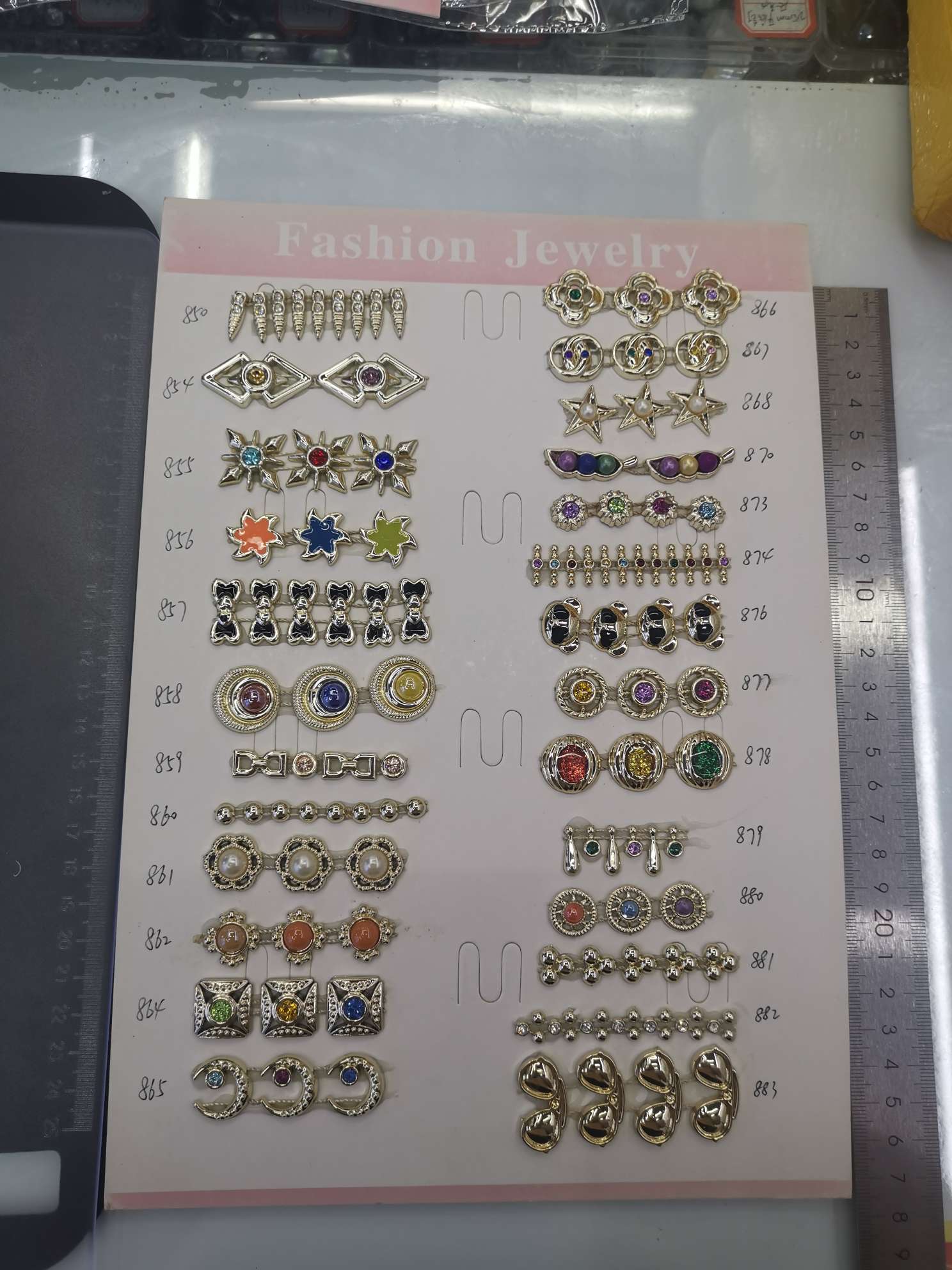 线钻51#采用高端UV电镀，可镀金色银色，可用于衣服包包鞋子上均可！产品图