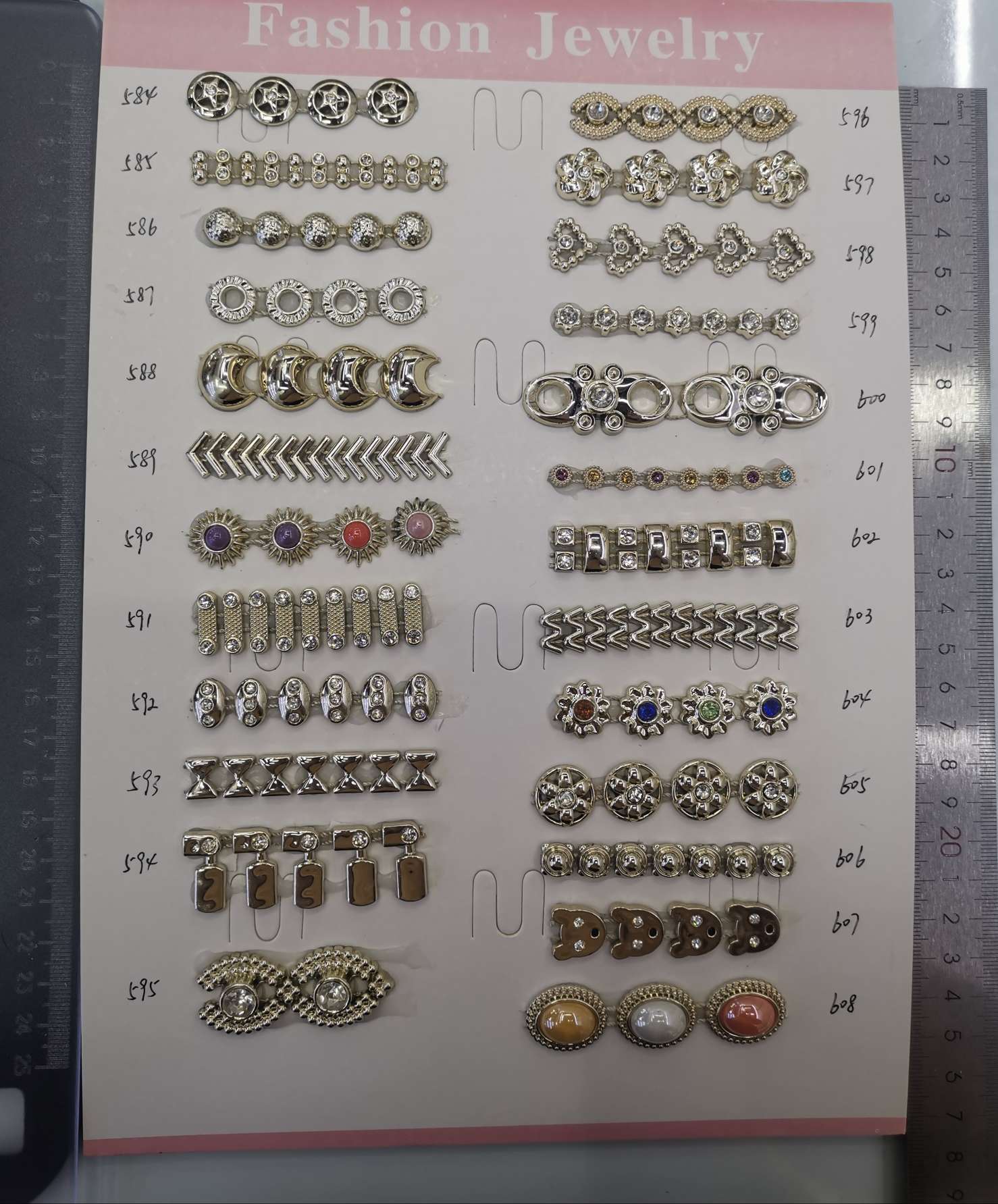 线钻51#采用高端UV电镀，可镀金色银色，可用于衣服包包鞋子上均可！详情图6