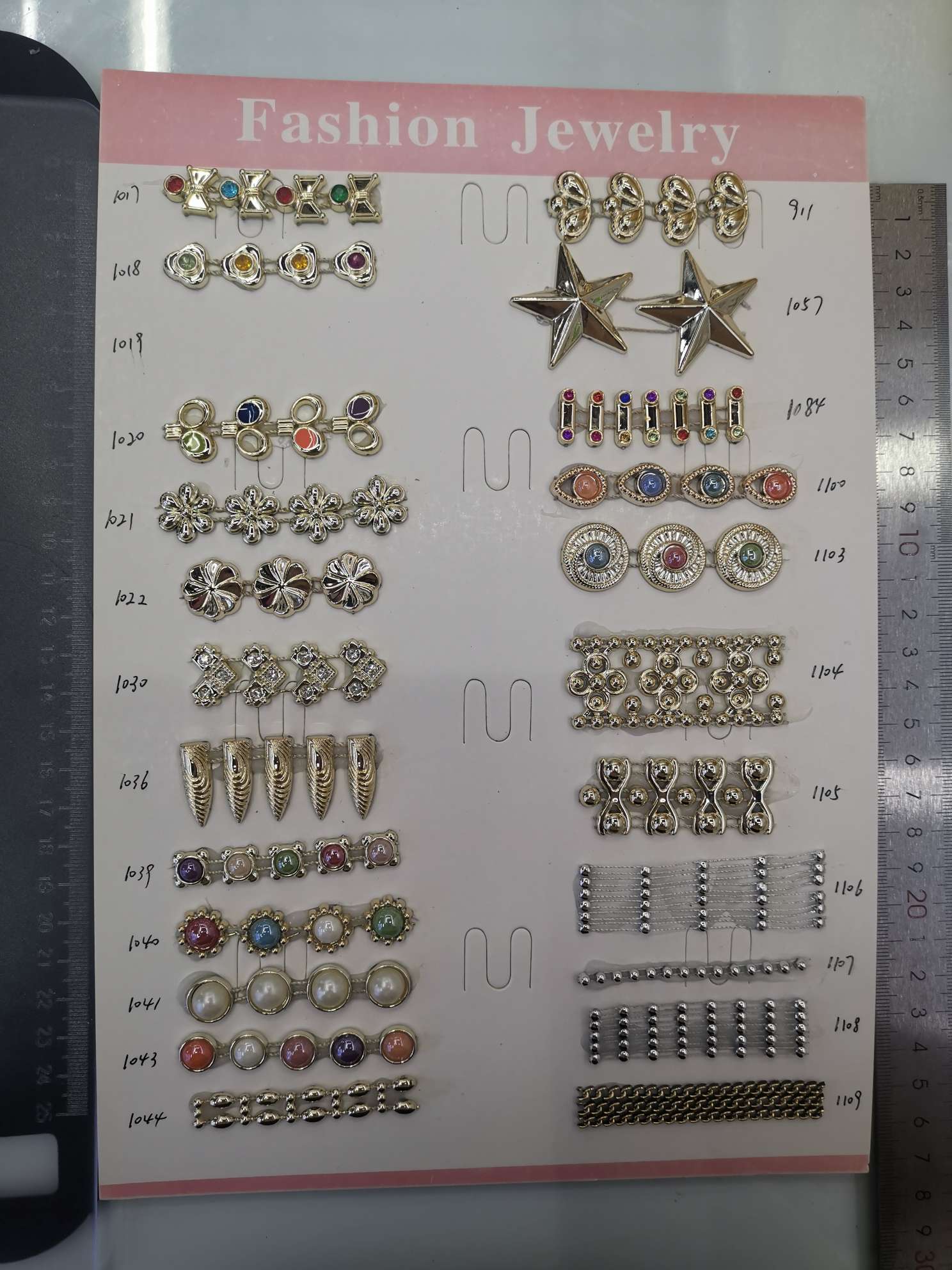 线钻51#采用高端UV电镀，可镀金色银色，可用于衣服包包鞋子上均可！细节图