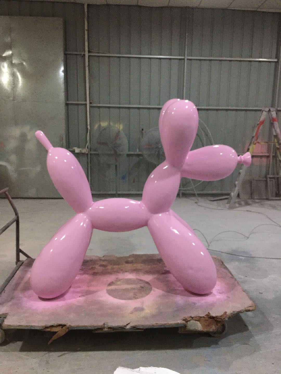 Small spray-painted balloon dog, outdoor shopping mall balloon dog decoration, fiberglass sculpture, kindergarten ornaments, 150*65*165 Item Picture