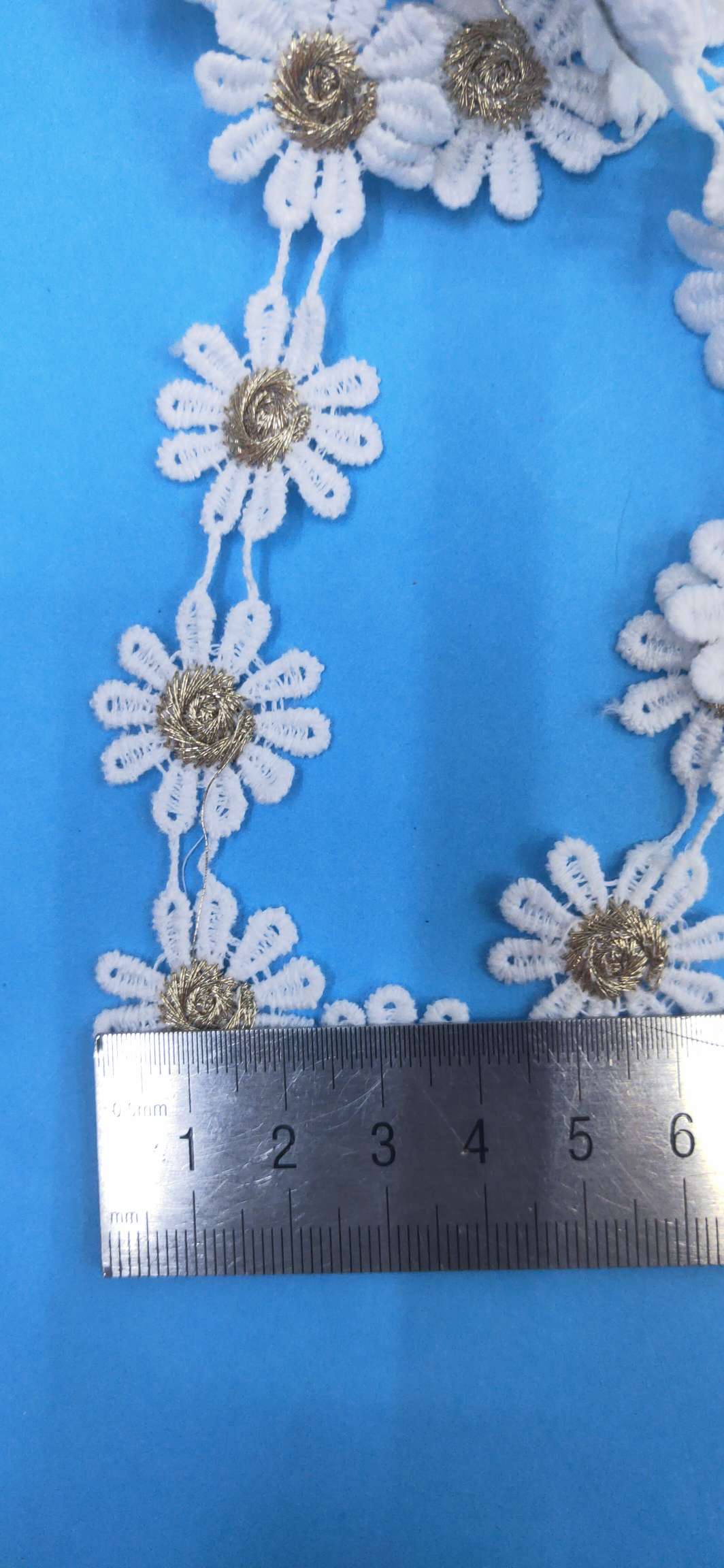 Factory direct sales of 2019 best-selling golden thread chrysanthemum lace children's clothing accessories in stock