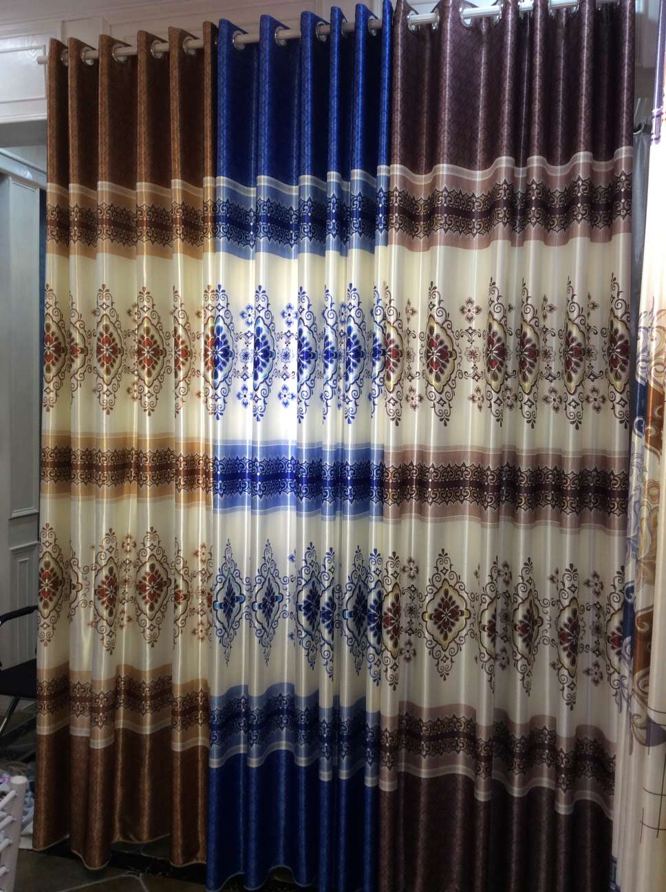 White silk printed blackout curtains Specification image