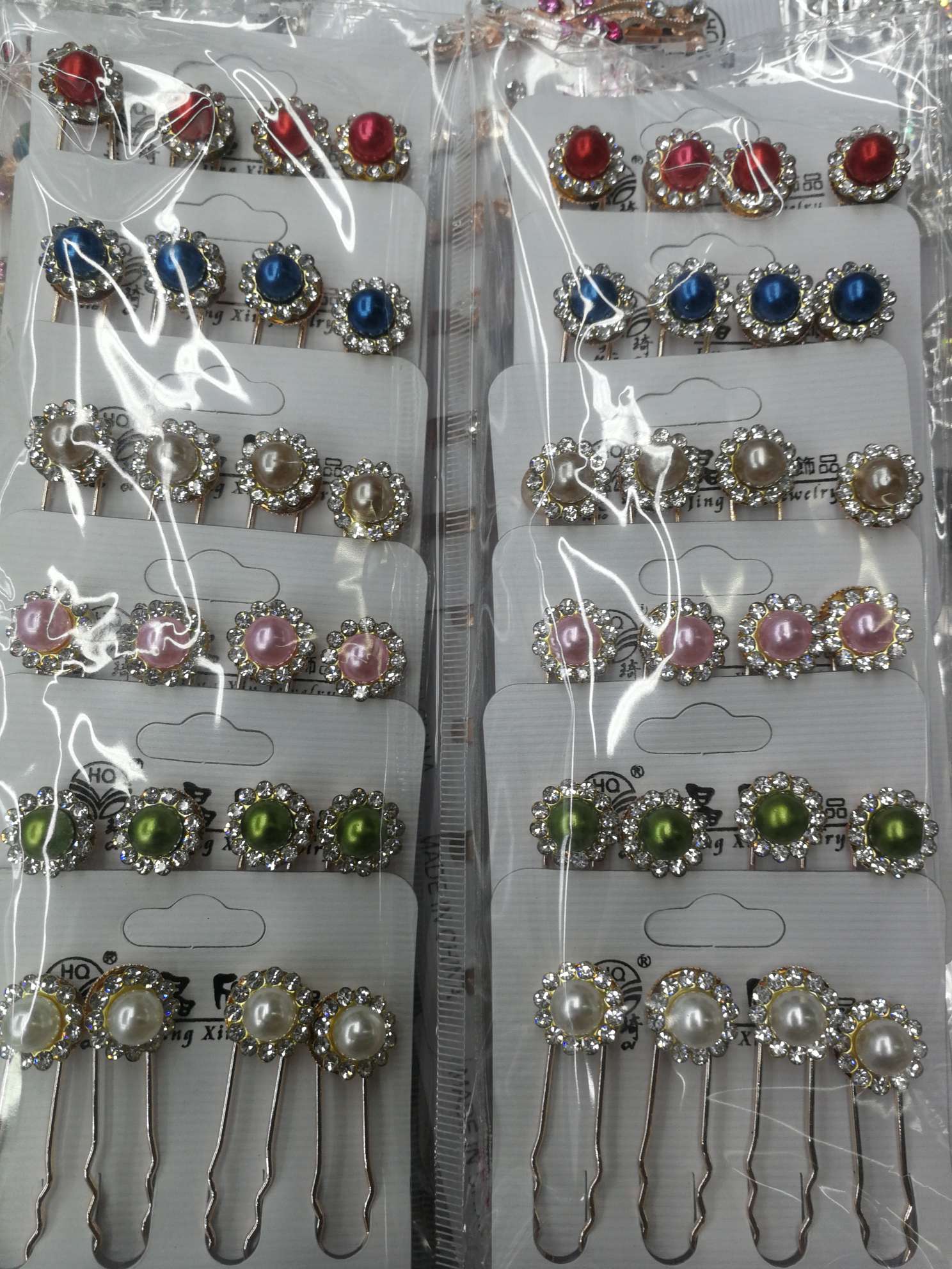 Four small pearl diamond hair pins