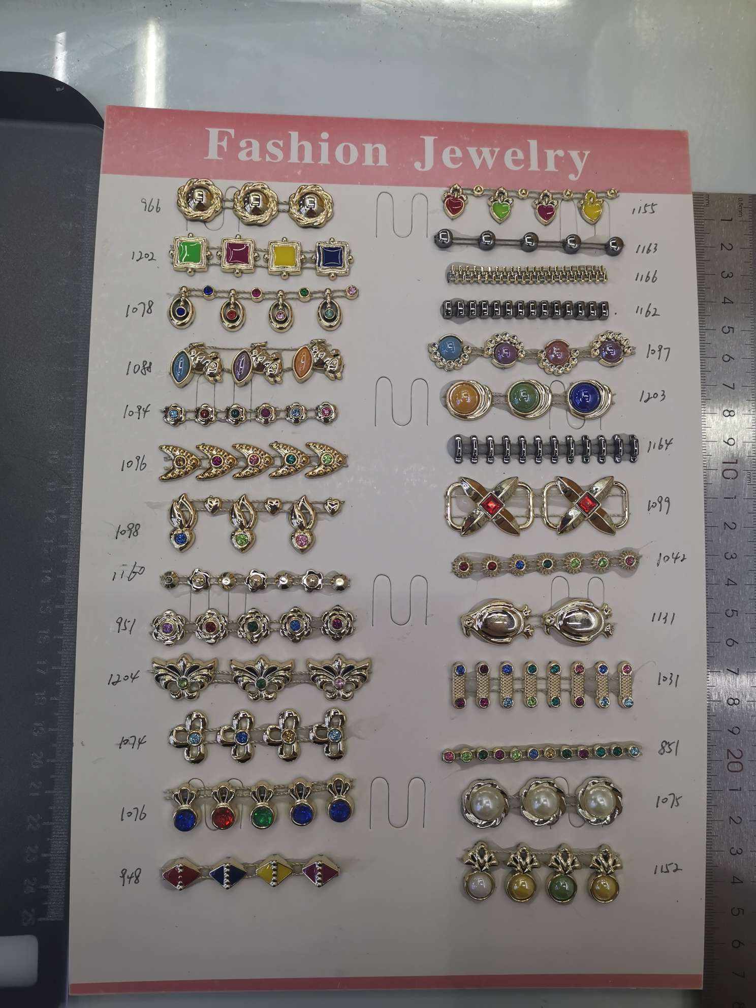 线钻51#采用高端UV电镀，可镀金色银色，可用于衣服包包鞋子上均可！详情图7