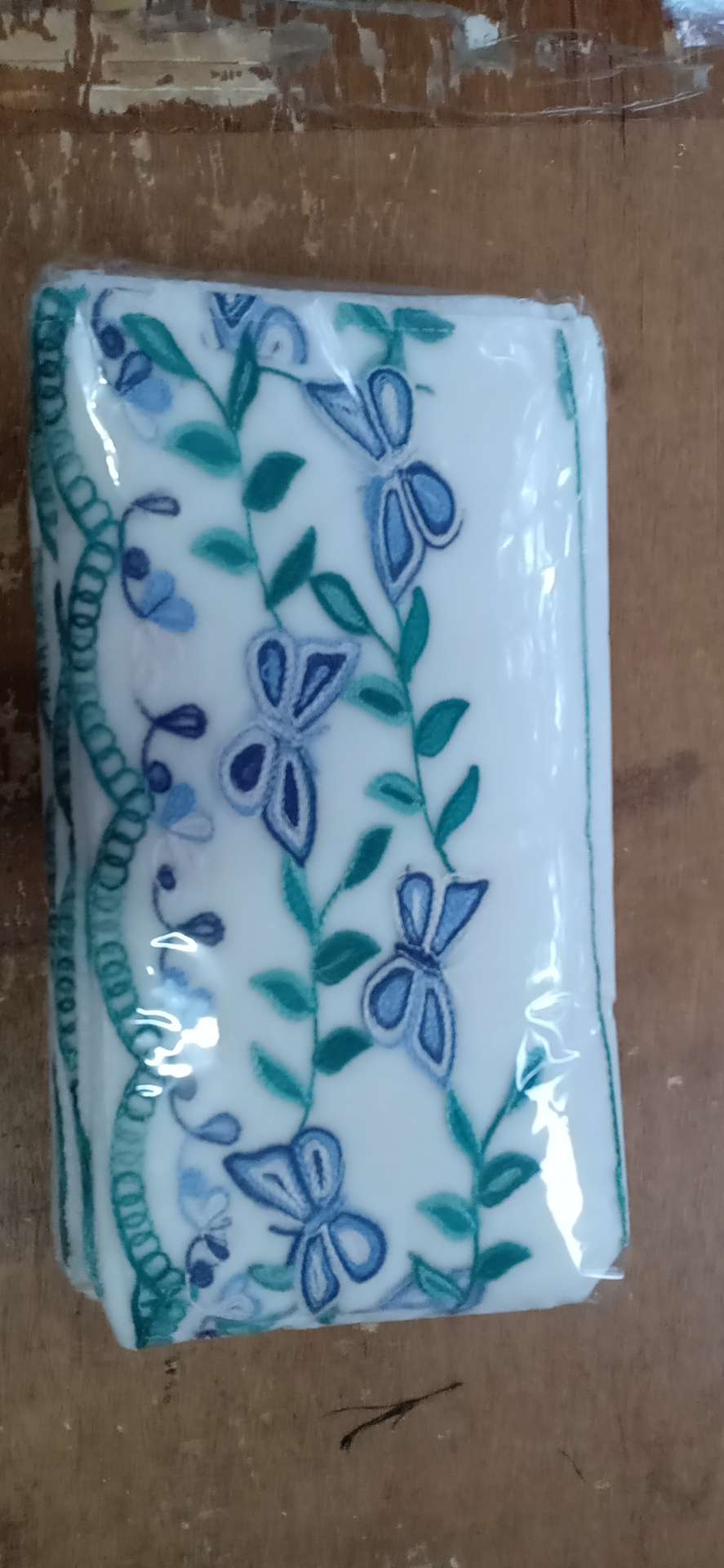 Lace towel details Picture