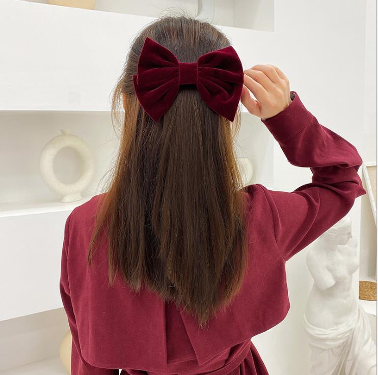 Terciopelo rojo flocado tela arco clip para el pelo accesorios de cabello web simple jovencita tocados Application Scenario