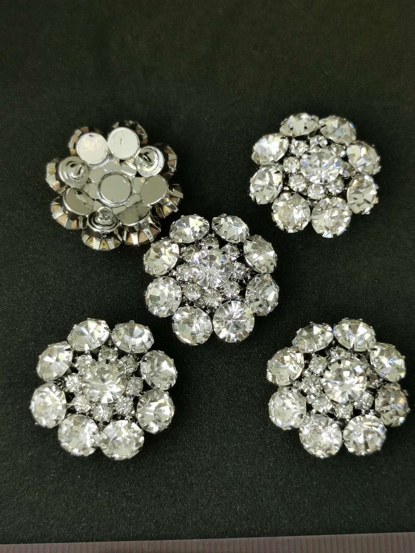 纽扣/扣子/水钻纽扣白底实物图