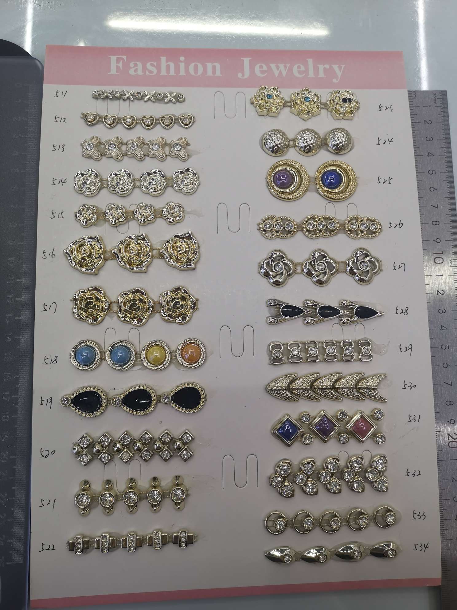 线钻861#，采用高端UV电镀，可镀金色银色，可用于衣服包包鞋子上均可！白底实物图