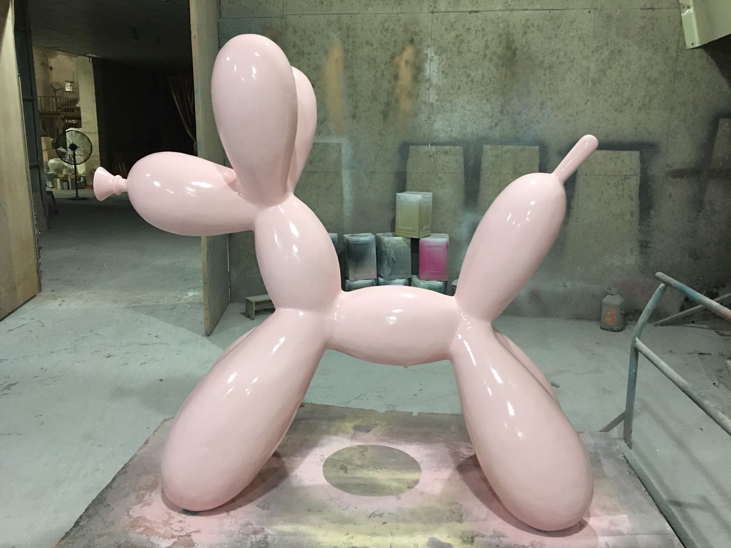 Small spray-painted balloon dog, outdoor shopping mall balloon dog decoration, fiberglass sculpture, kindergarten ornaments, 150*65*165 Specification image