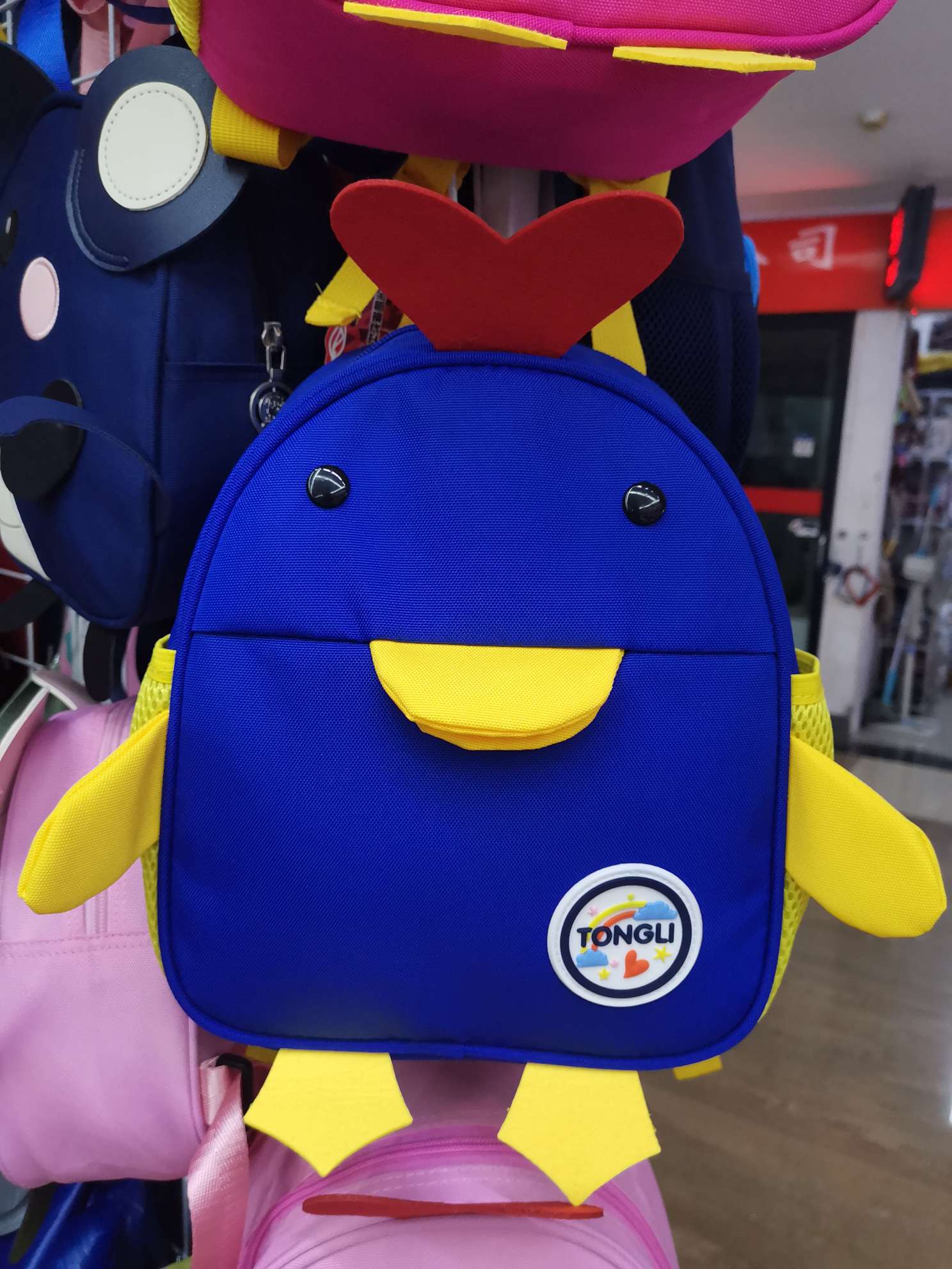 幼儿园书包，大黄鸭经典造型图