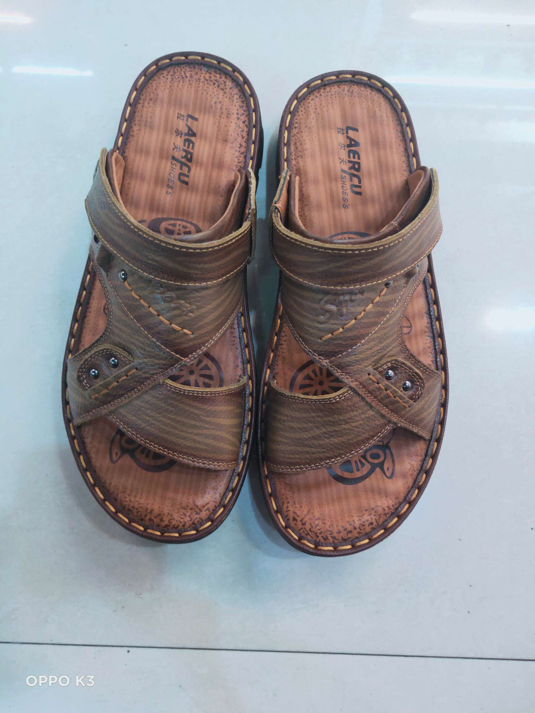 拉尔夫真皮沙滩鞋。