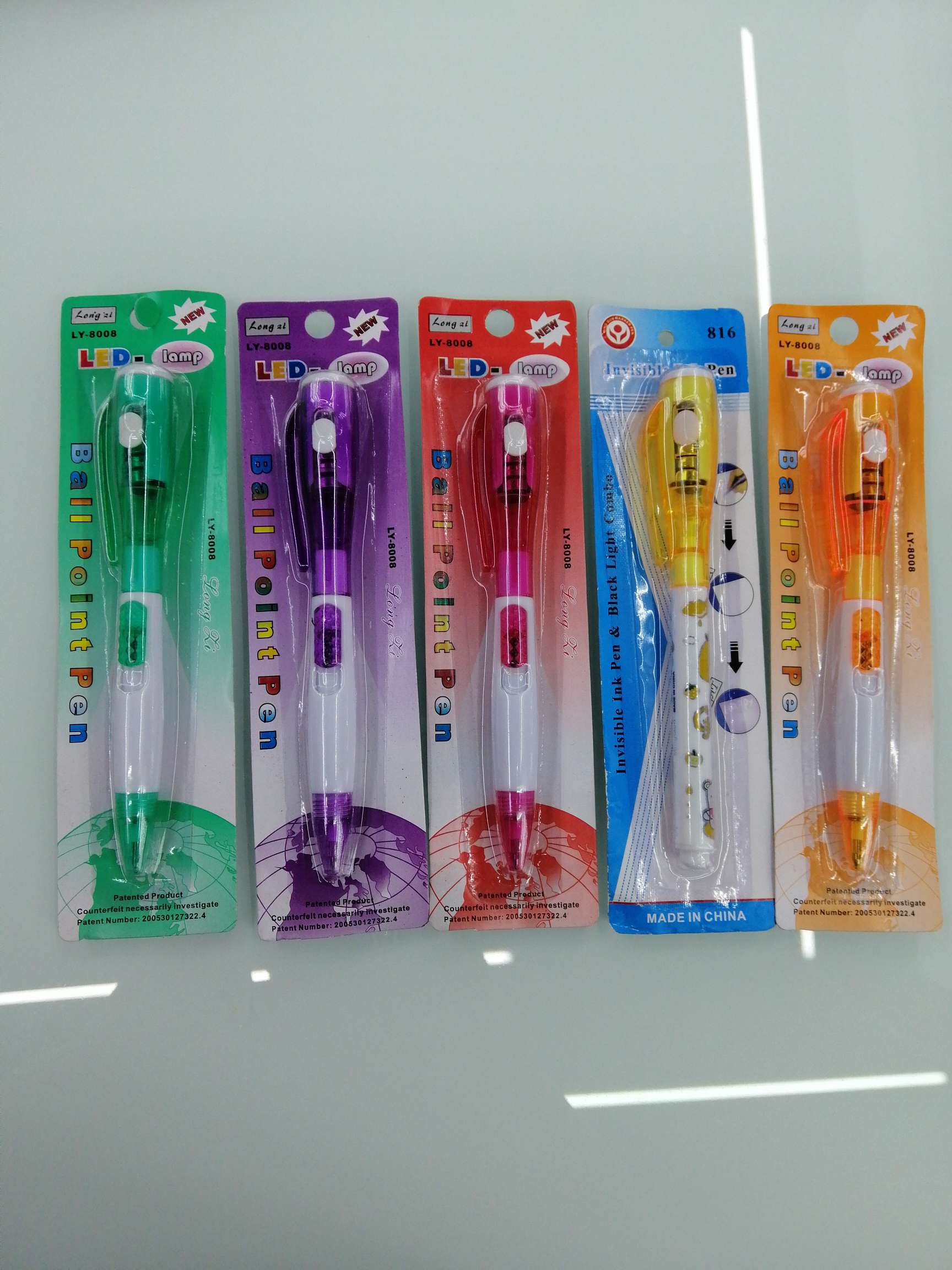 Yiwu Hanjia Stationery offers student learning writing tools LY - 8008 ballpoint pen with a single card. Customized packaging colors are available details Picture