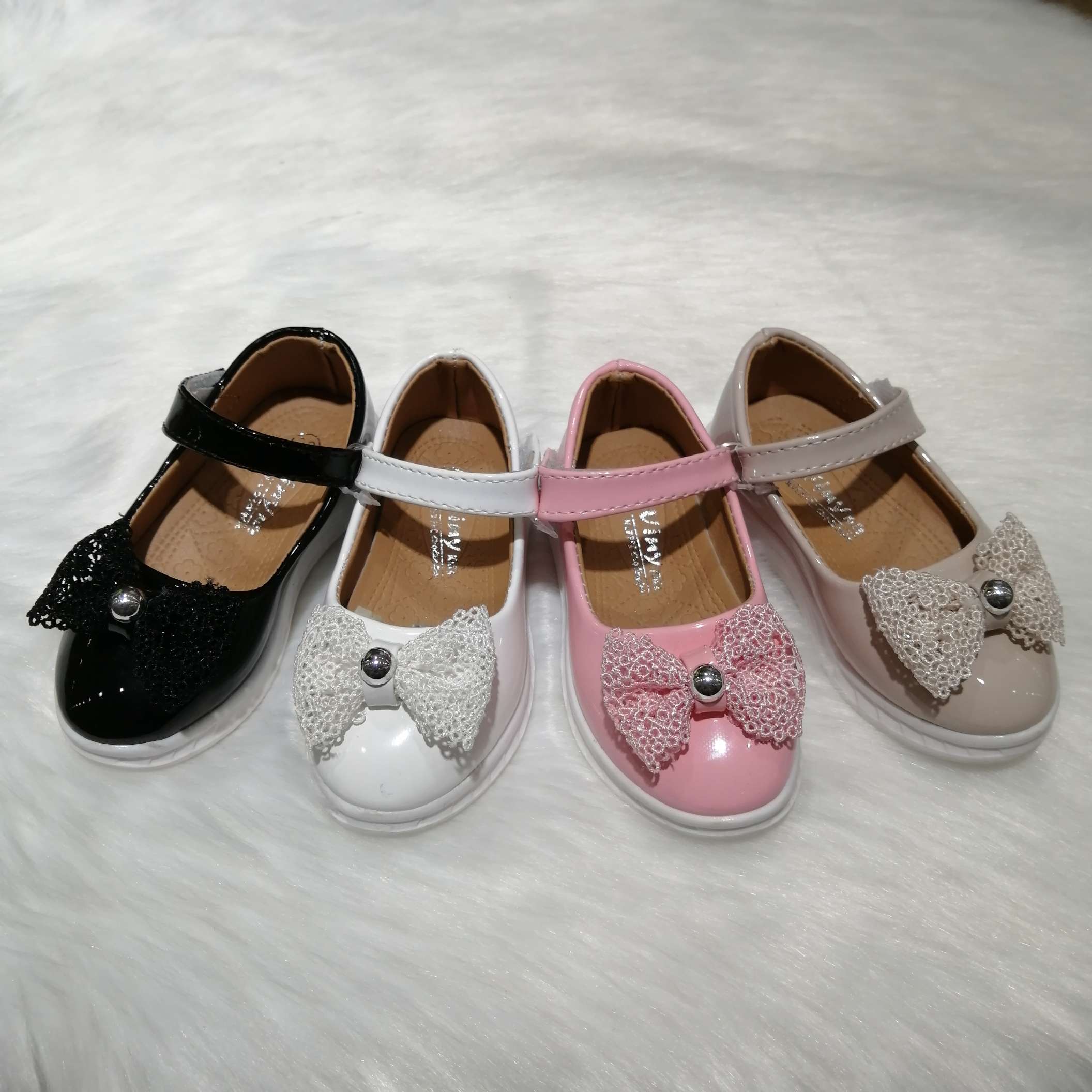 2020新款儿童女孩亮皮蕾丝蝴蝶结款防滑魔术贴女宝宝小皮鞋