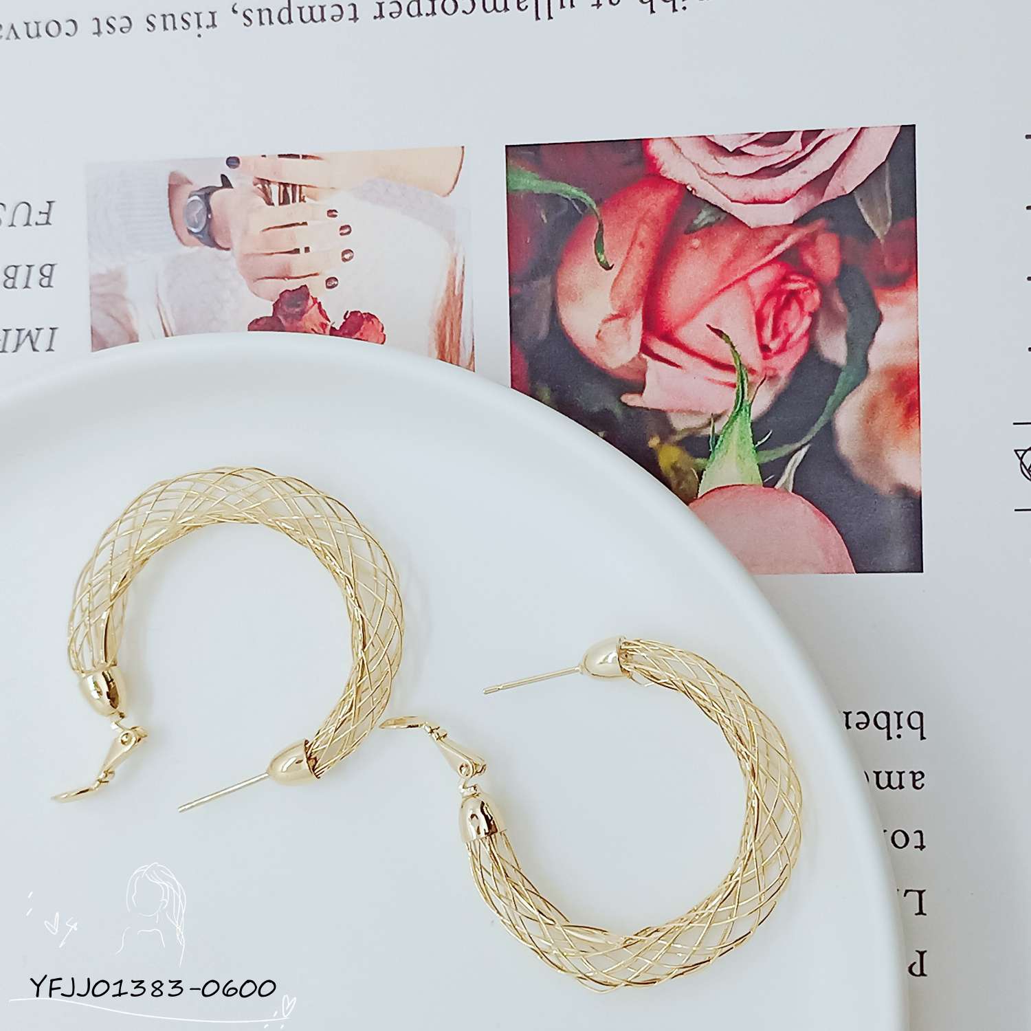Korean Version Of All Fashion Temperament Hollow Earrings Application Scenario