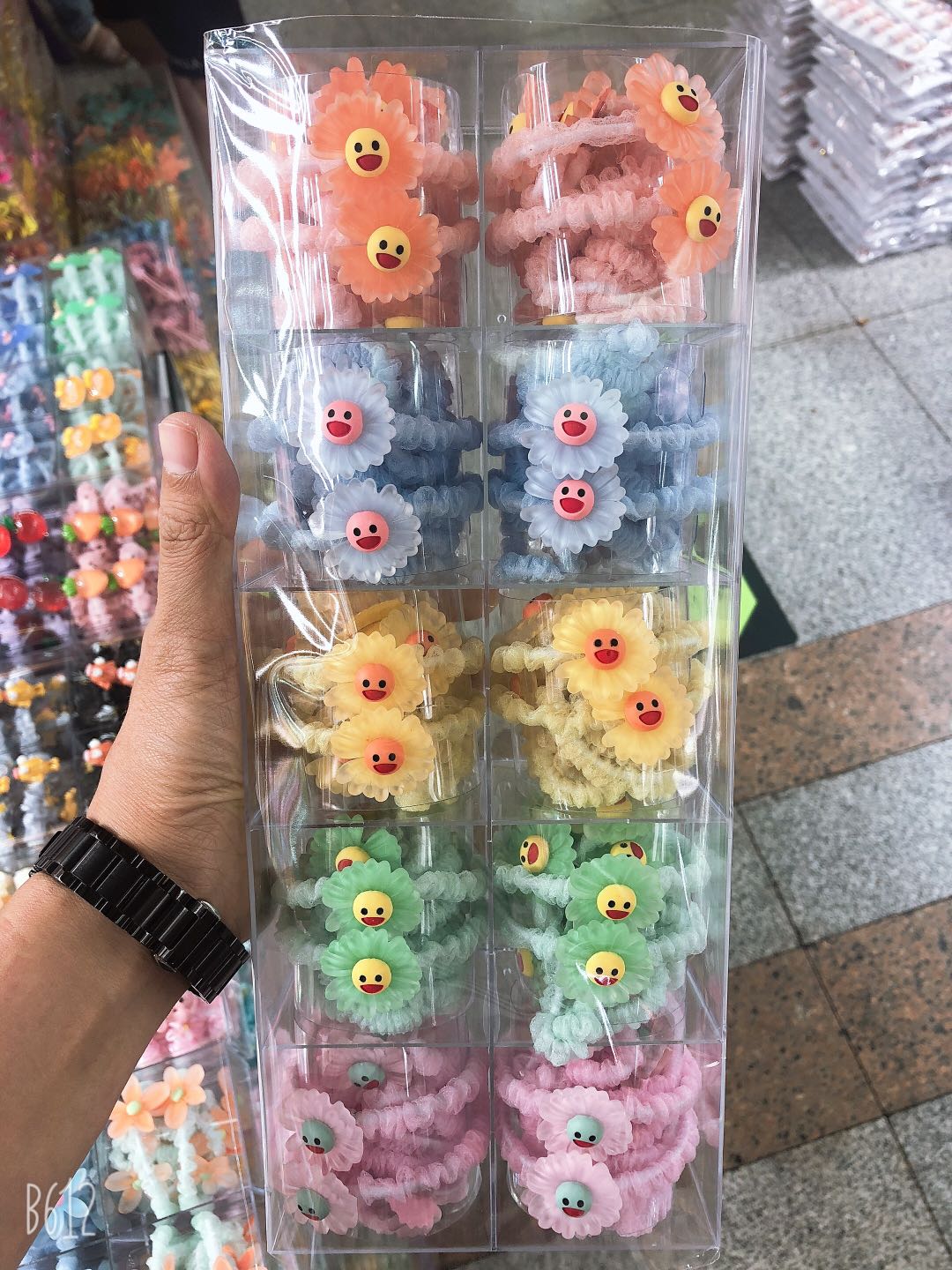 Trendy, classic rubber band Specification image