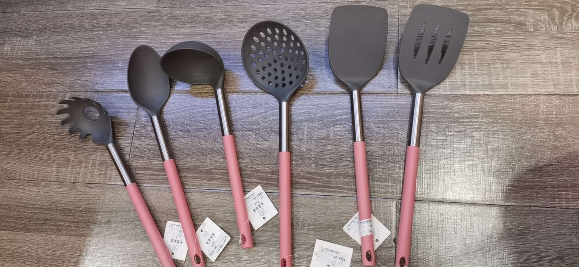 Non-stick pan tableware, nylon tableware Application Scenario