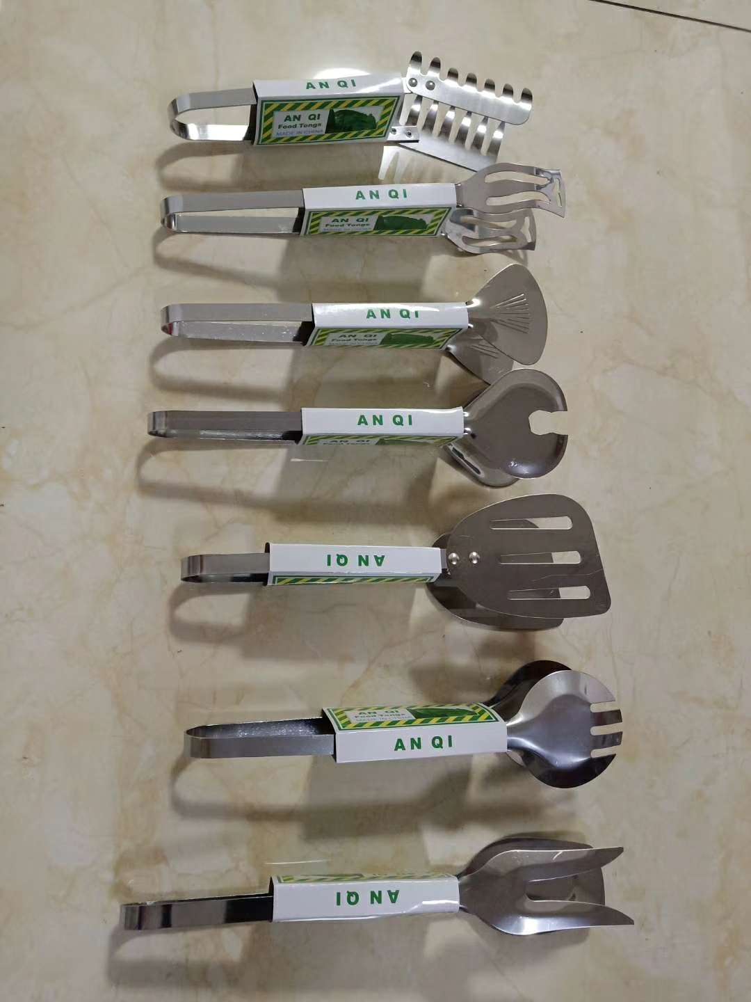 厂家直销多用途食品夹白底实物图