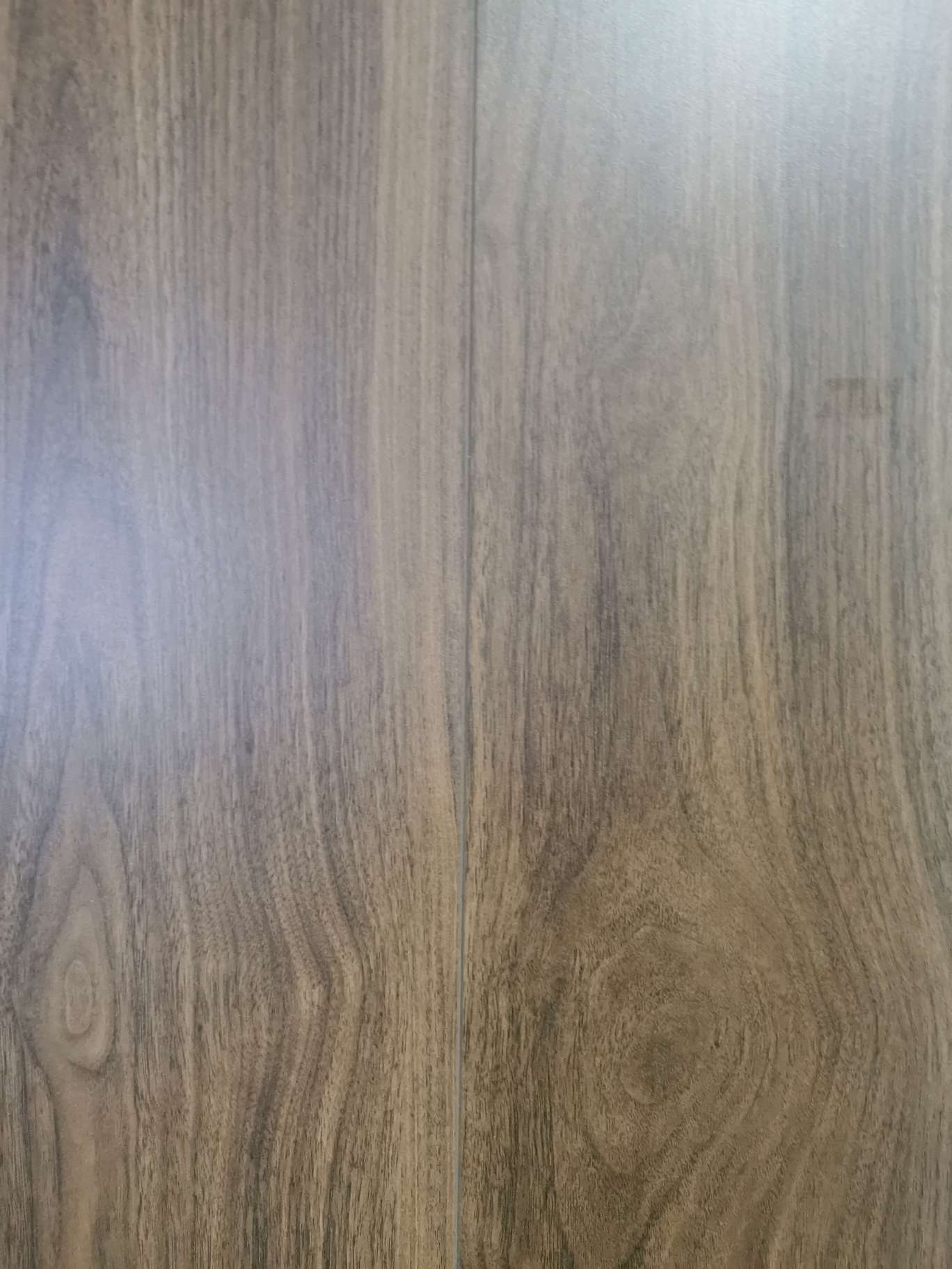 وتم تقوية الأرضيات الخشبية في غرفة النوم في غرفة النوم في غرفة المعيشة Specification image