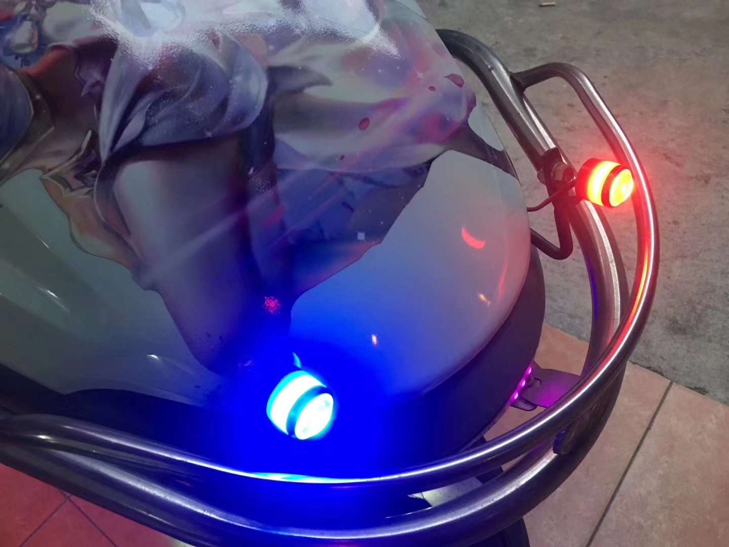 Motorcycle mirror light, flash