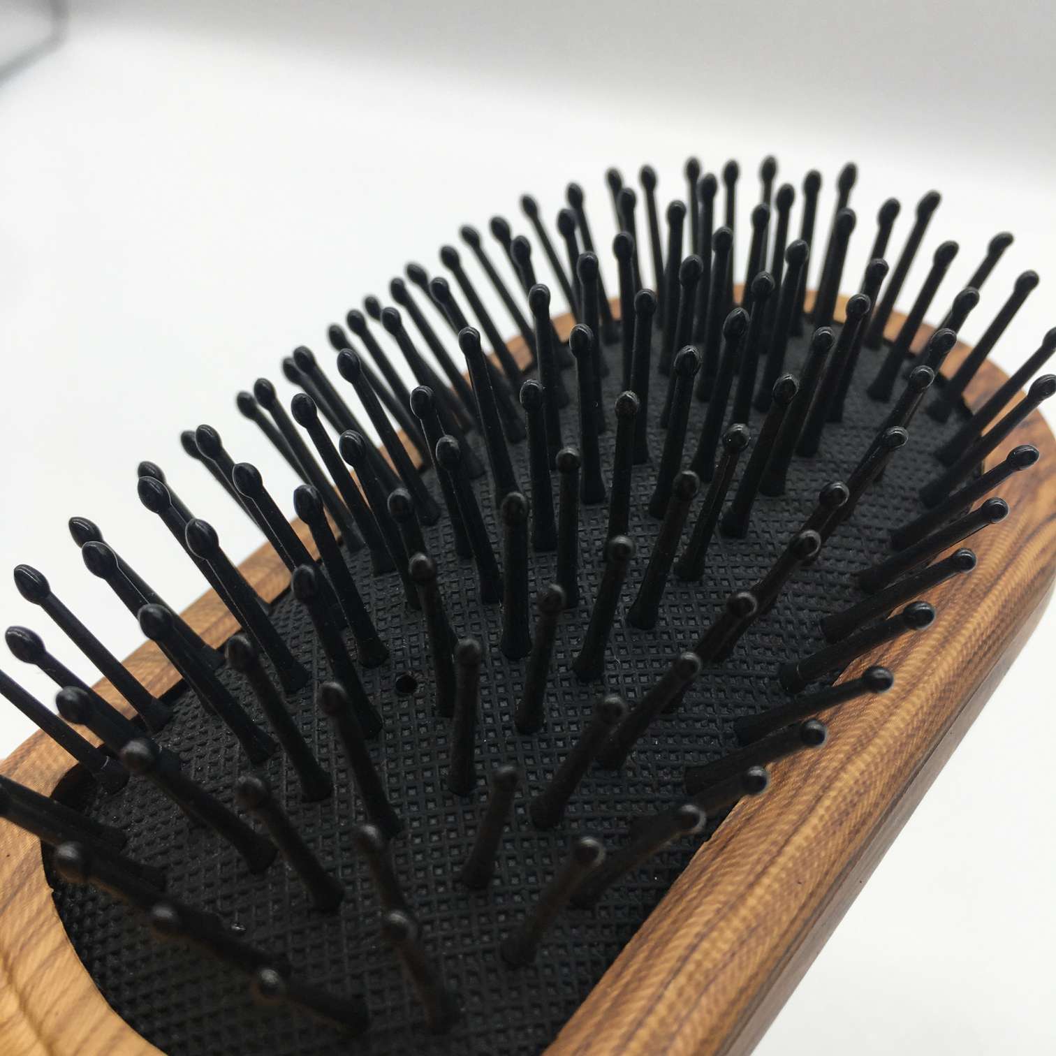 Customized wood grain combs, health care massage combs, rubber combs, fine combs, gift combs, airbag combs, hair care tools and hair care products from the manufacturer Specification image