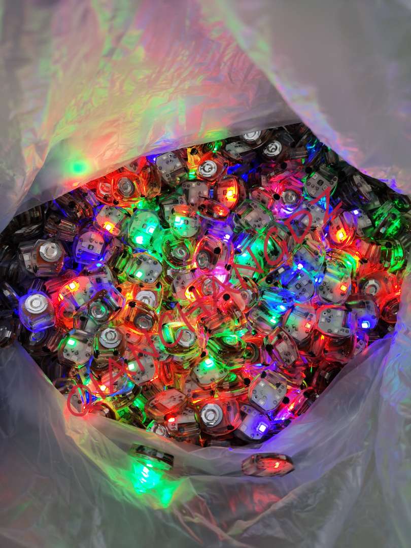发光机芯震动灯驱蚊扣灯发光玩具机芯白底实物图