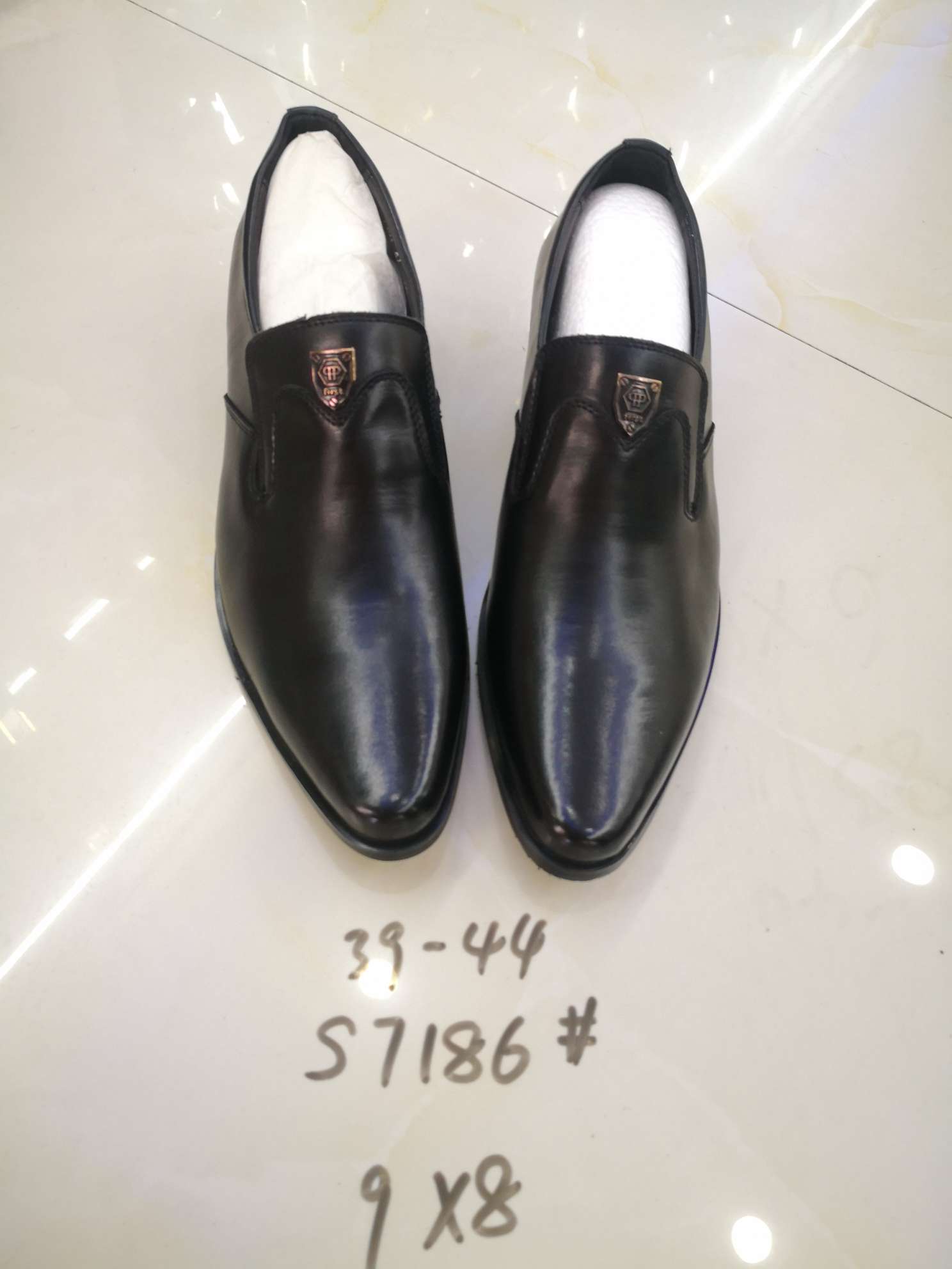 外贸原单库存现货欧美款式男鞋皮鞋男真皮一脚蹬商务休闲布洛克欧版尖头鞋子产品图