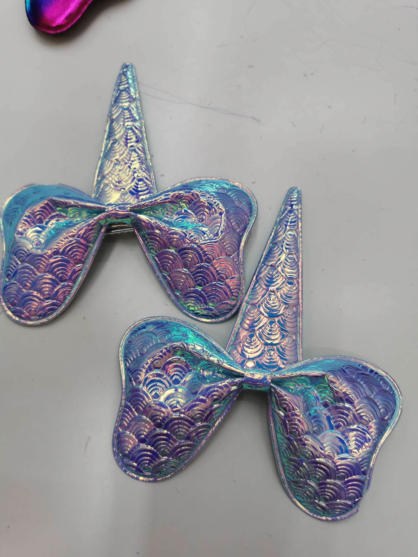 13 cm fish-patterned leather bow tie with a single horn details Picture