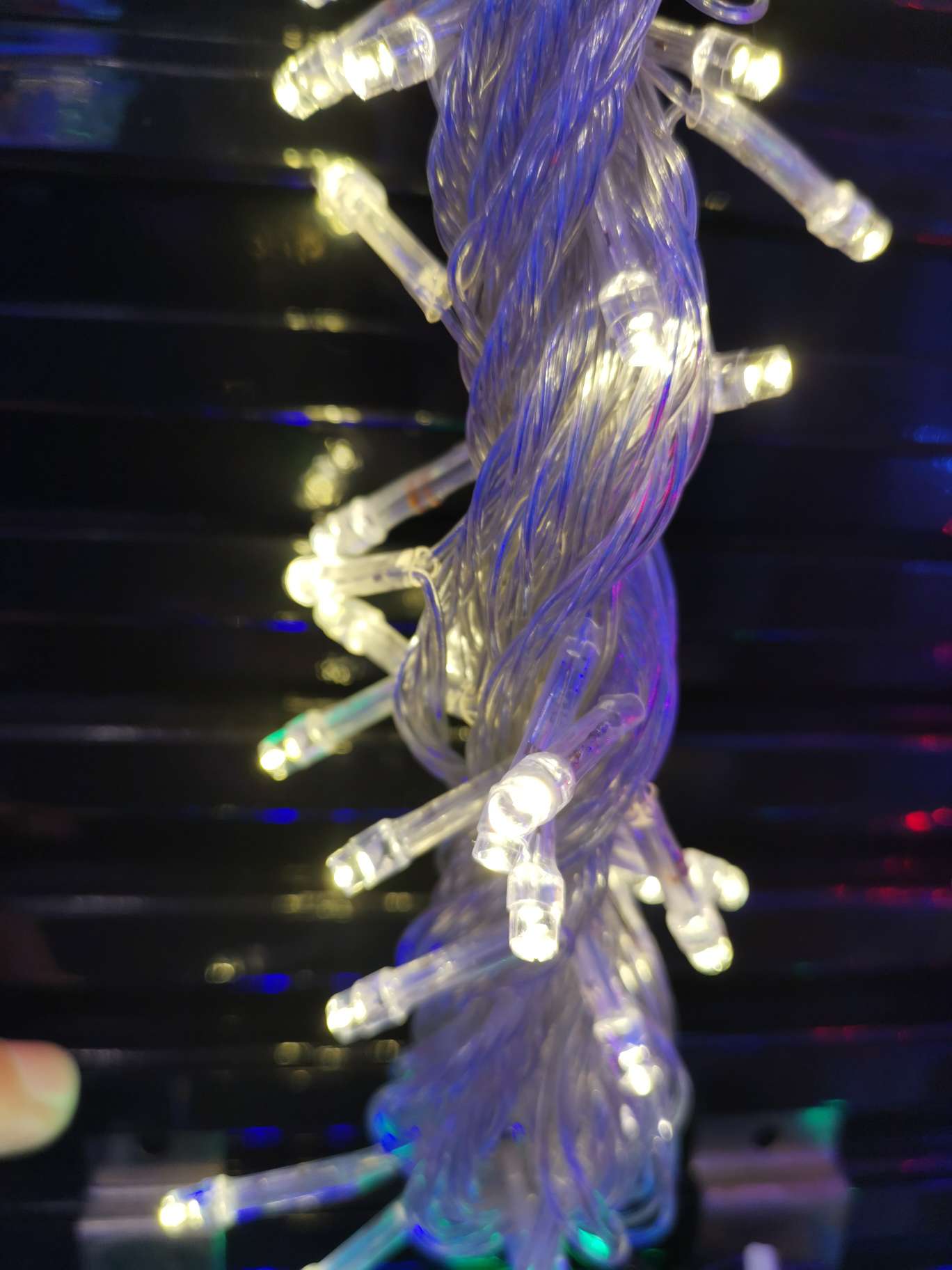 100 transparent LED lamps with a total length of 9 meters