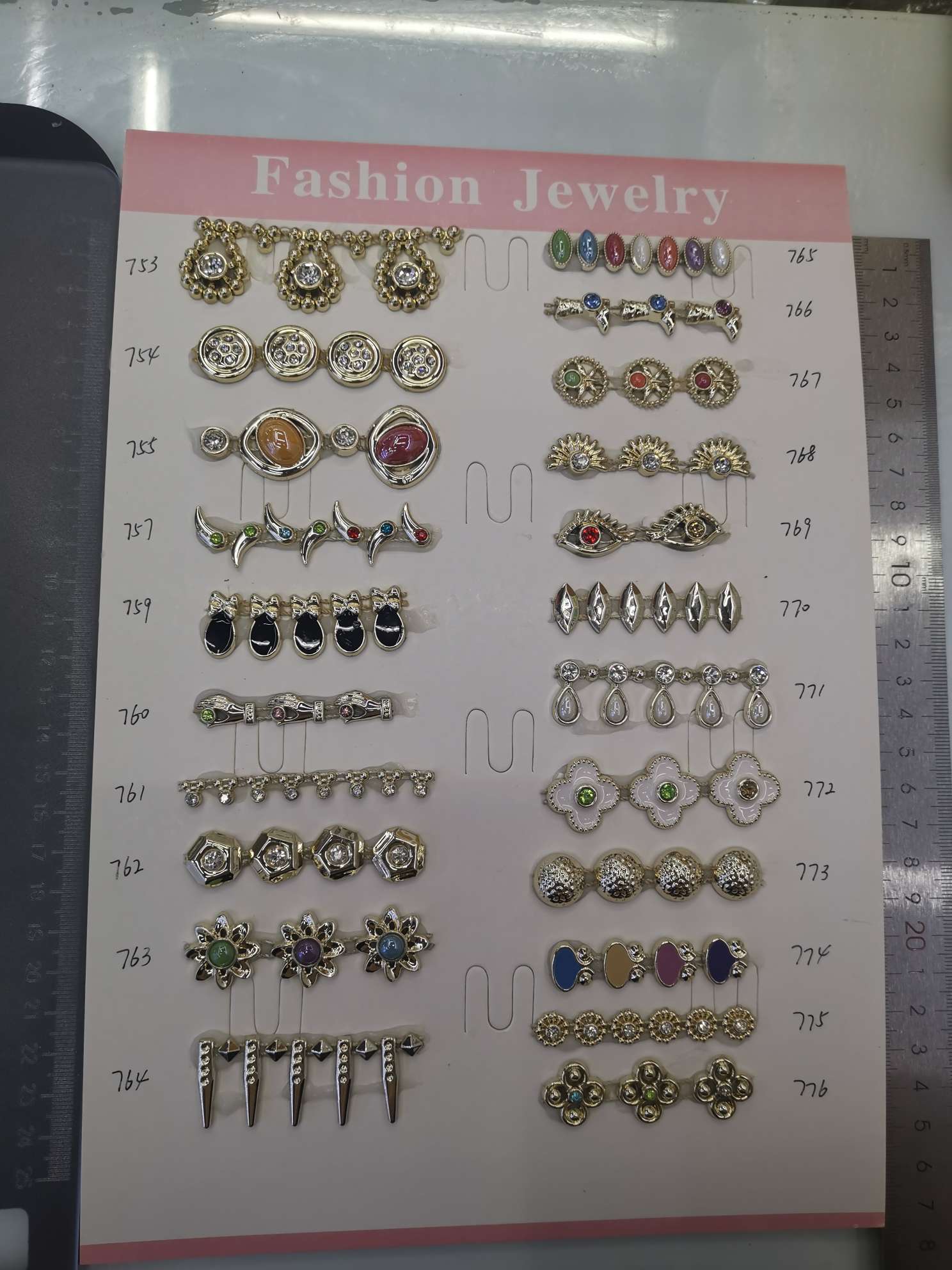 线钻12#，采用高端UV电镀，可镀金色银色，可用于衣服包包鞋子上均可！详情图6