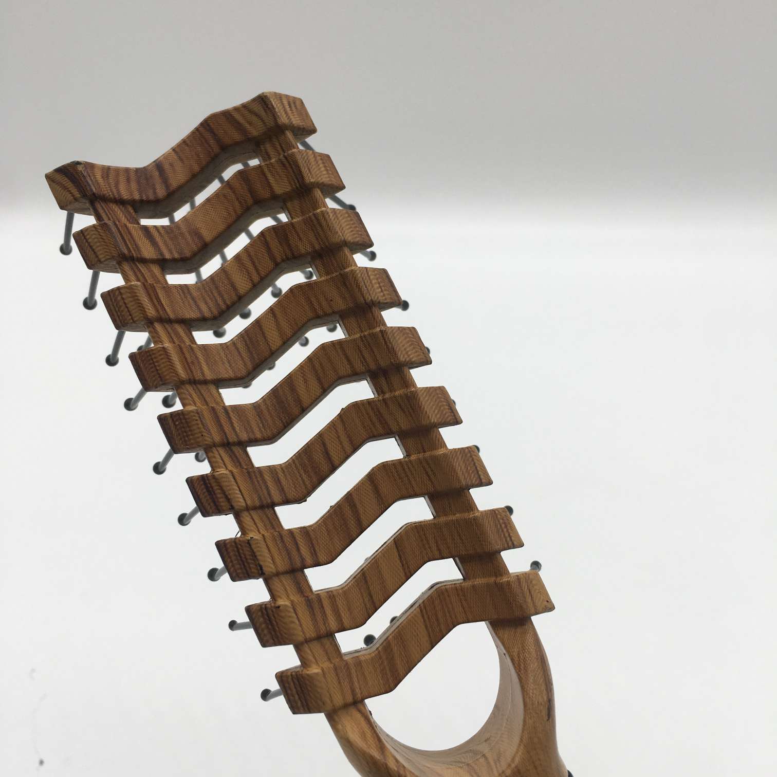 Customized wood-grain combs, health massage combs, premium combs, gift combs, airbag combs, hair care tools and hair care products from the manufacturer Application Scenario