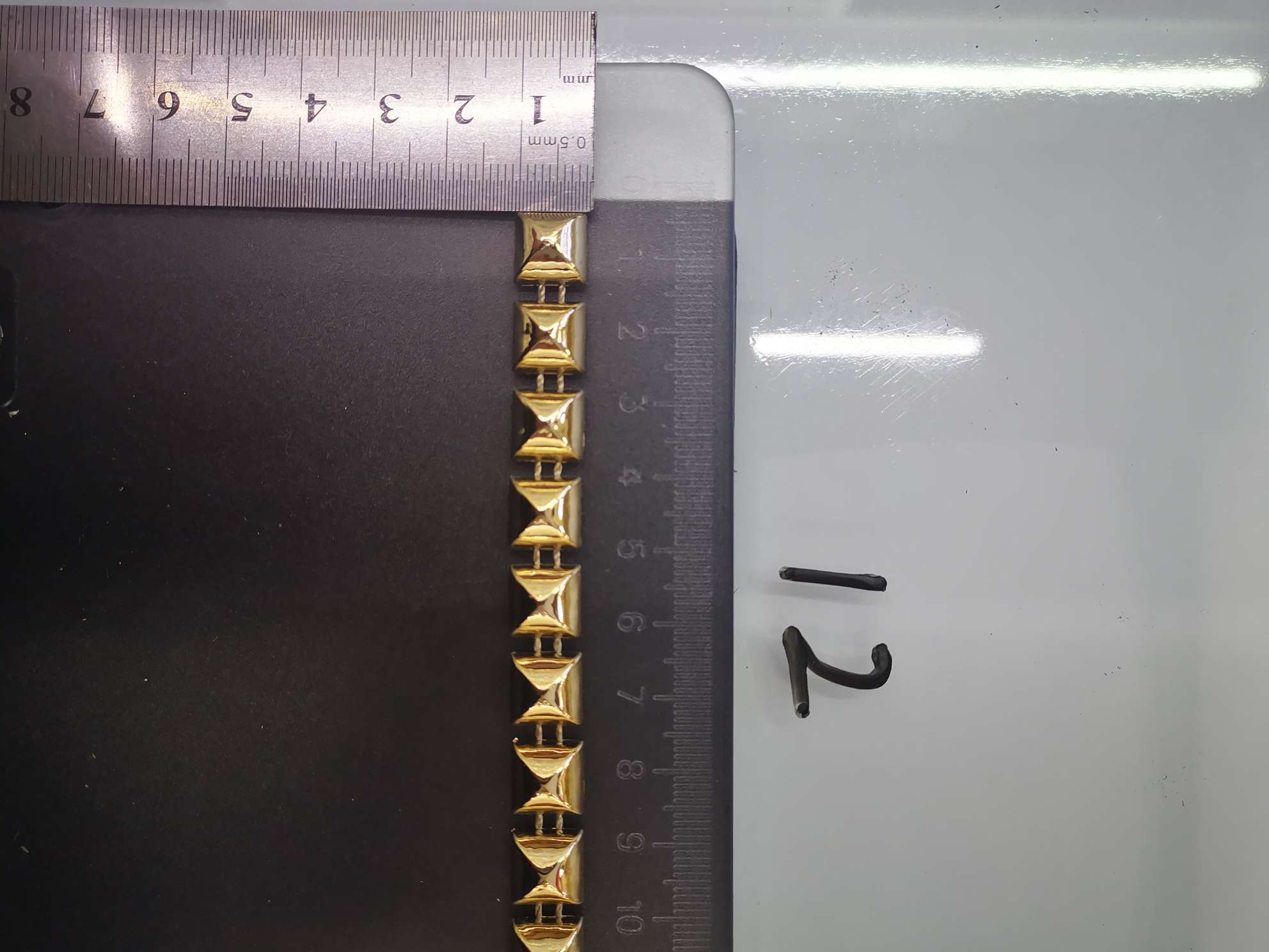 线钻12#，采用高端UV电镀，可镀金色银色，可用于衣服包包鞋子上均可！