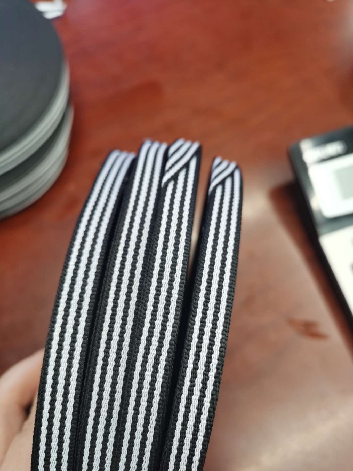 1公分4黑3白
