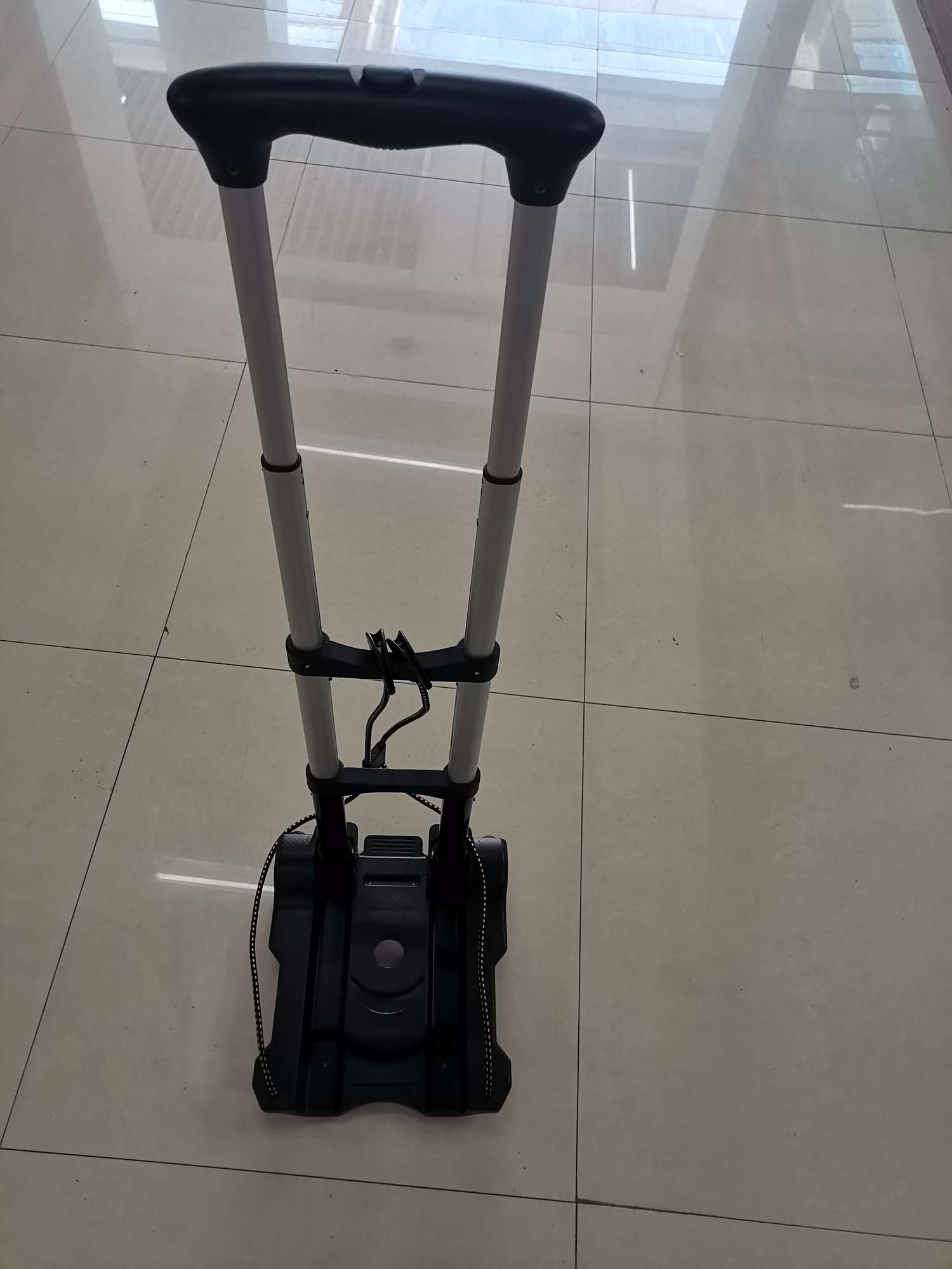Portable luggage cart, shopping cart, hand-pulled cart Application Scenario
