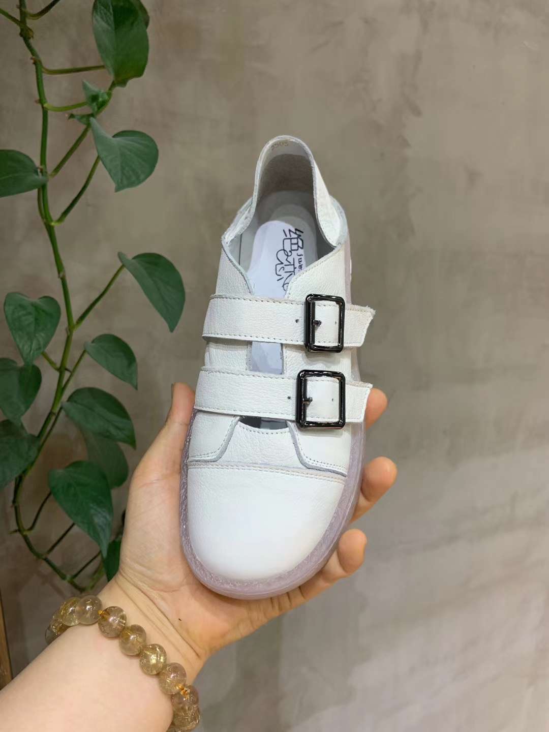 Korean Version Jelly Sole Leather Small White Shoes details Picture