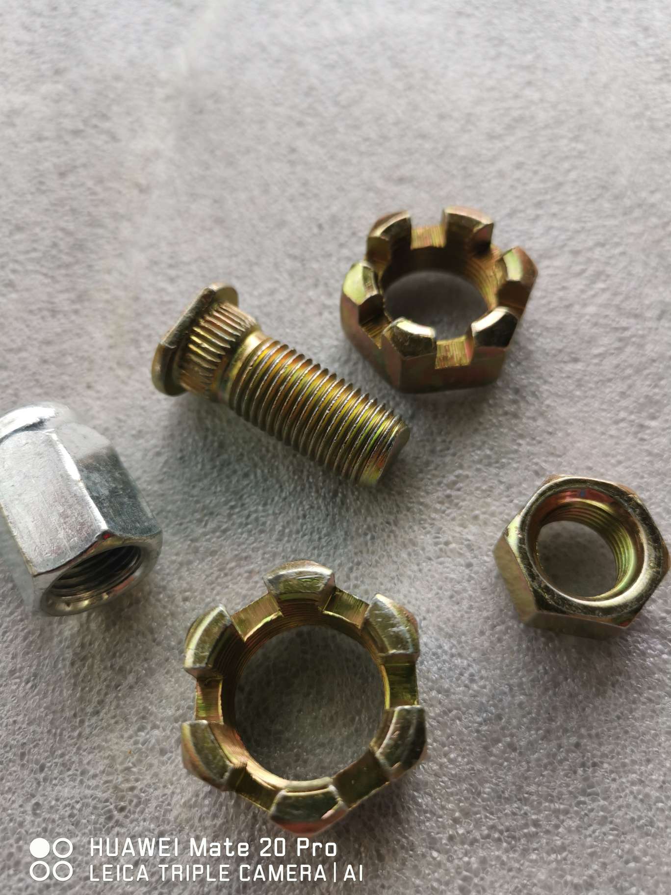 All kinds of tricycles: electric vehicles, axles and wheel shaft screws