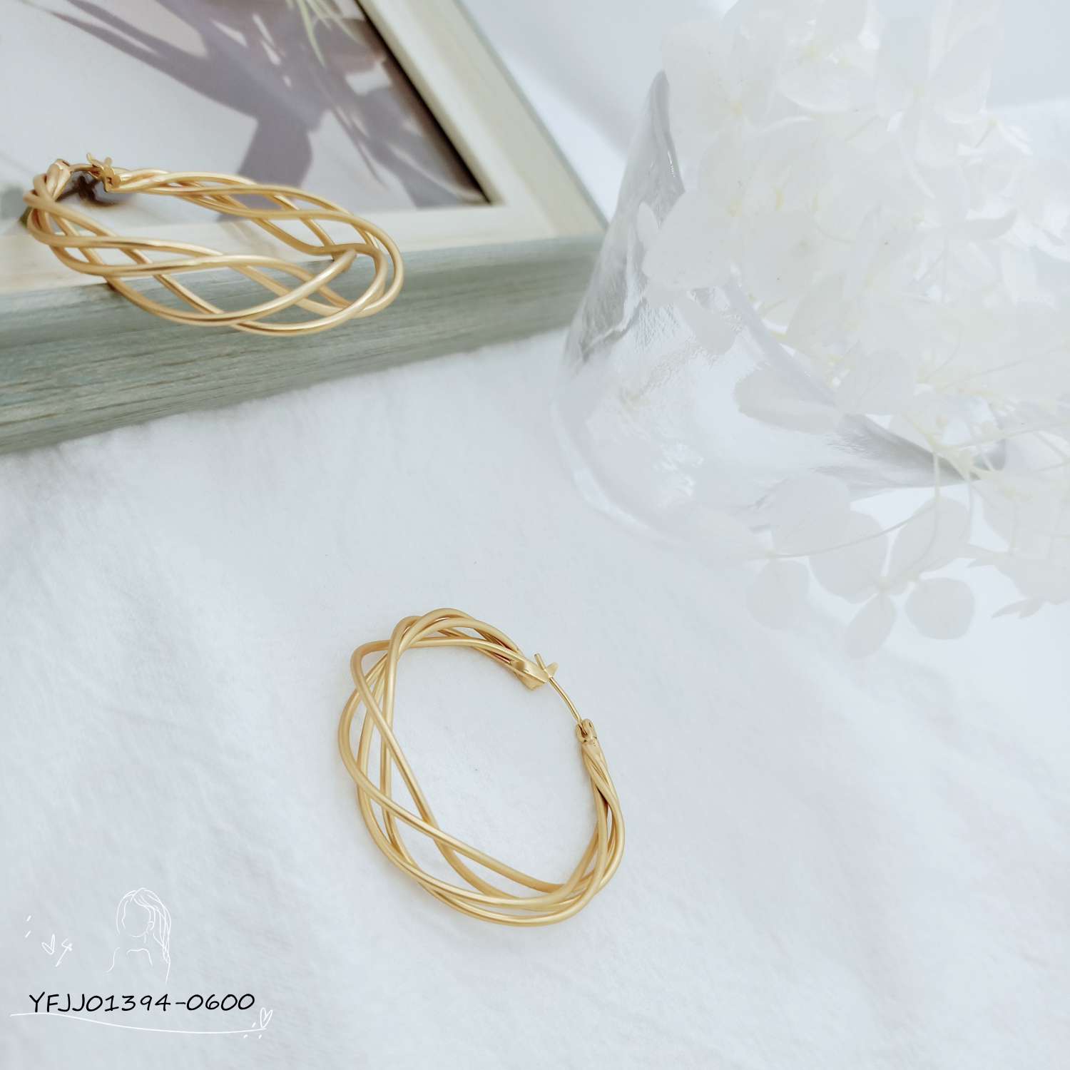 Korean Version Of All Fashion Temperament Fog Gold Hollow Earring details Picture