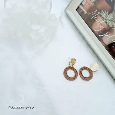 Korean version of versatile fashion temperament high hand lacquer earrings thumbnail