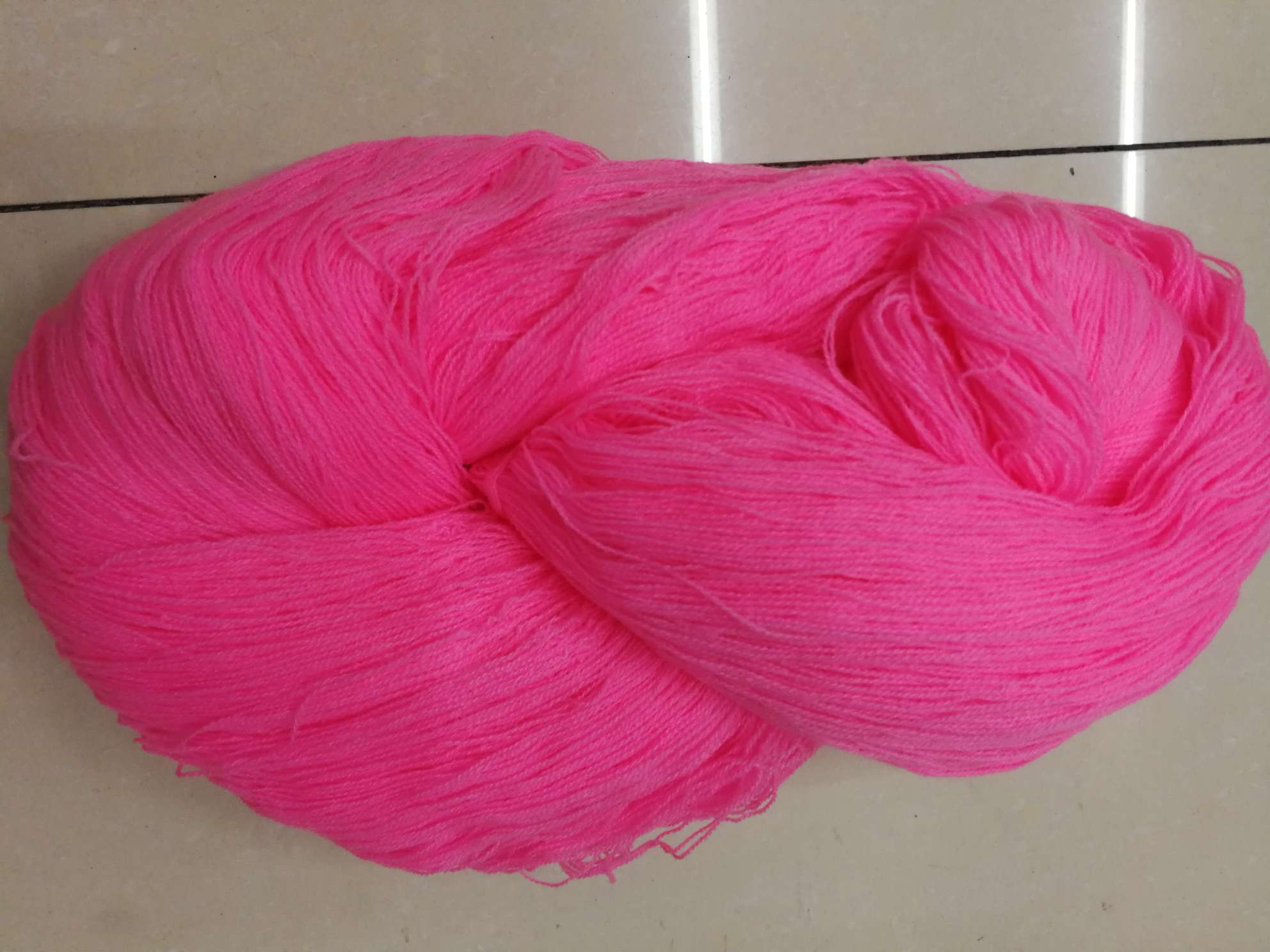 Deep powder of acrylic yarn spun
