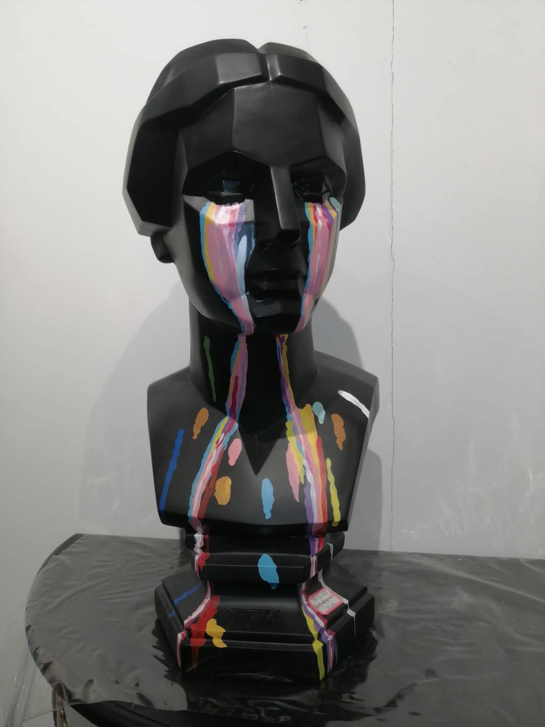 A design-sense home decoration piece for the entrance hall, a beautiful display of a woman's head in the shopping mall, 57*26*21 in height undefined