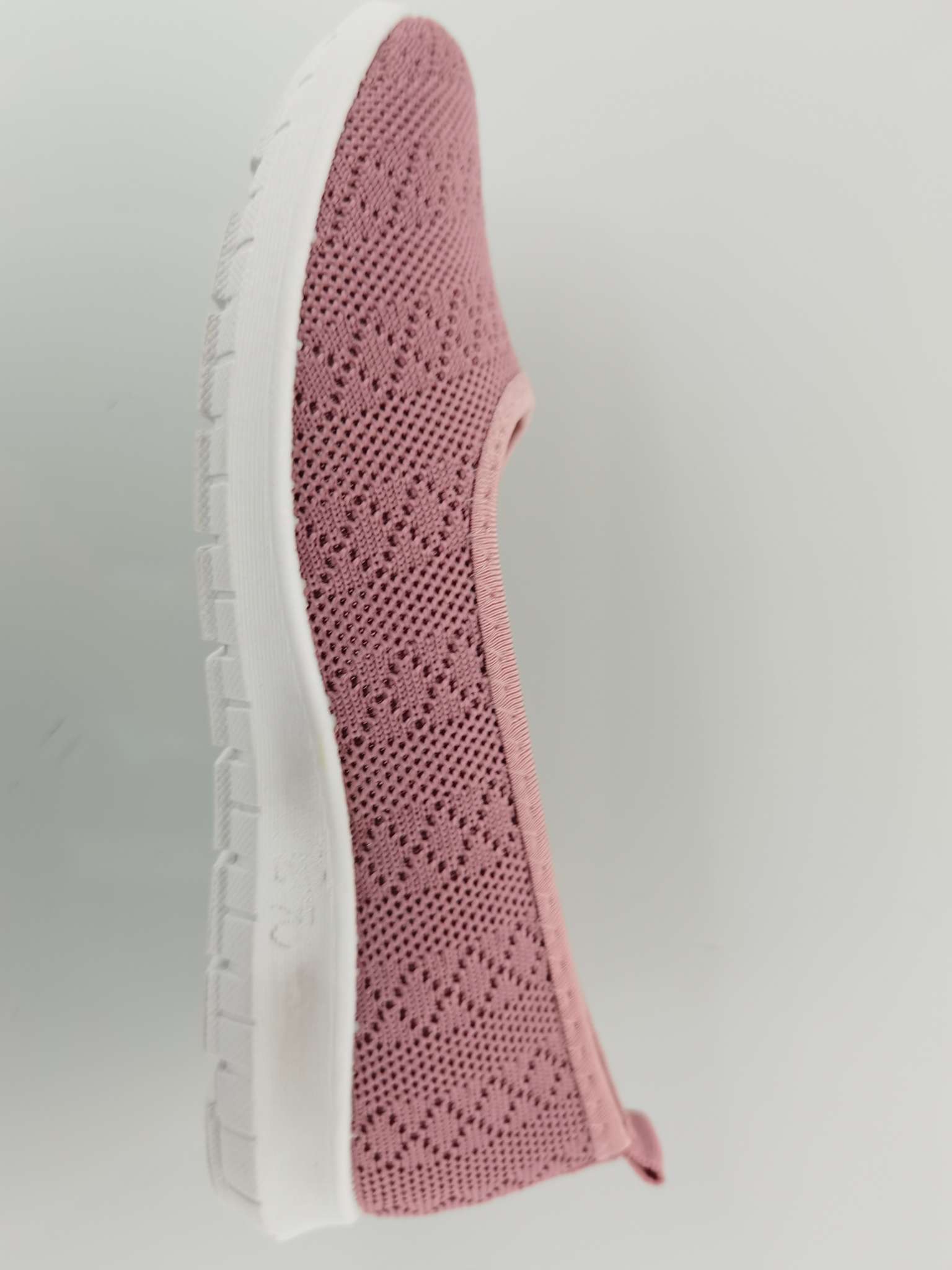 collection of examples of diversified wearing and matching of large cloth women's shoes 2 in daily life scenes