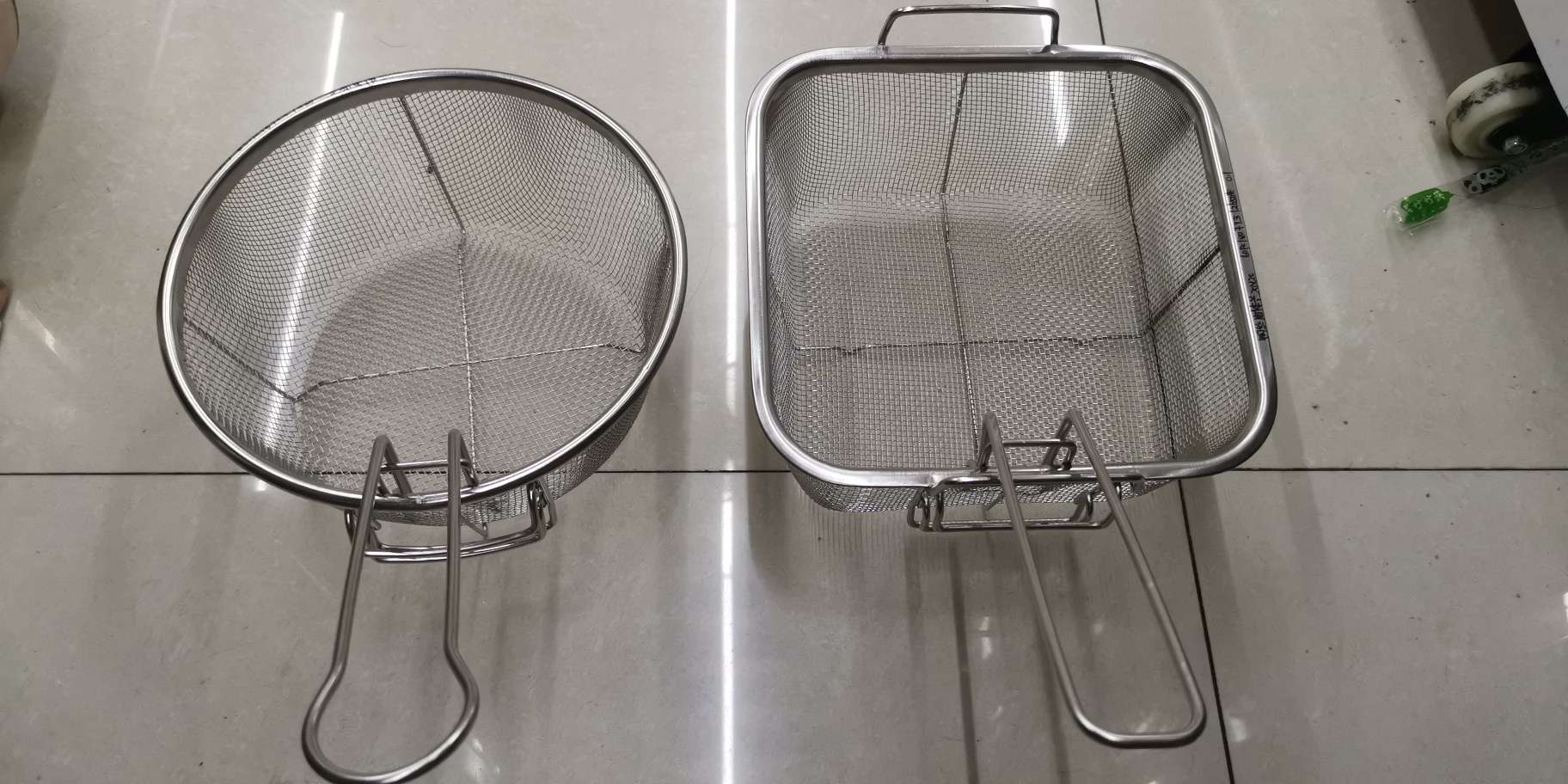 Stainless steel frying basket thumbnail