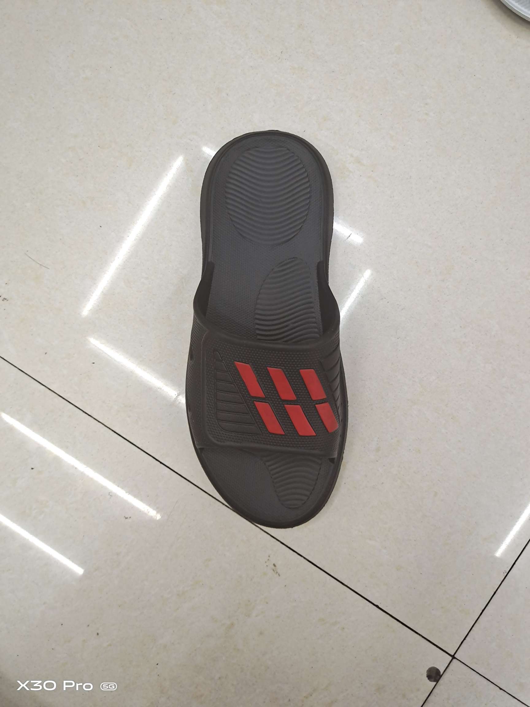 833
