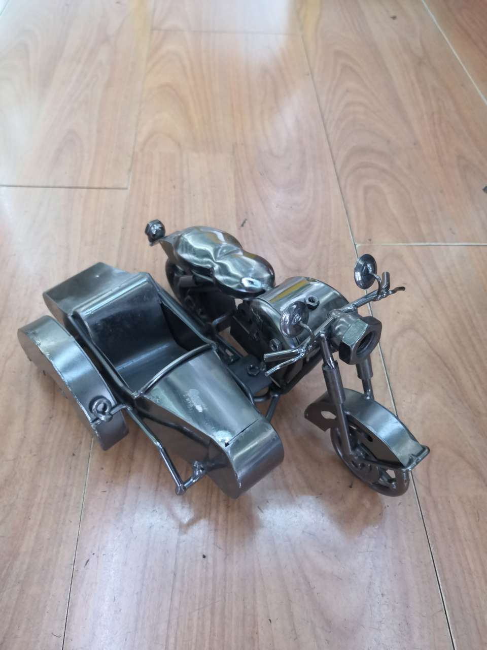 铁艺边三轮产品图