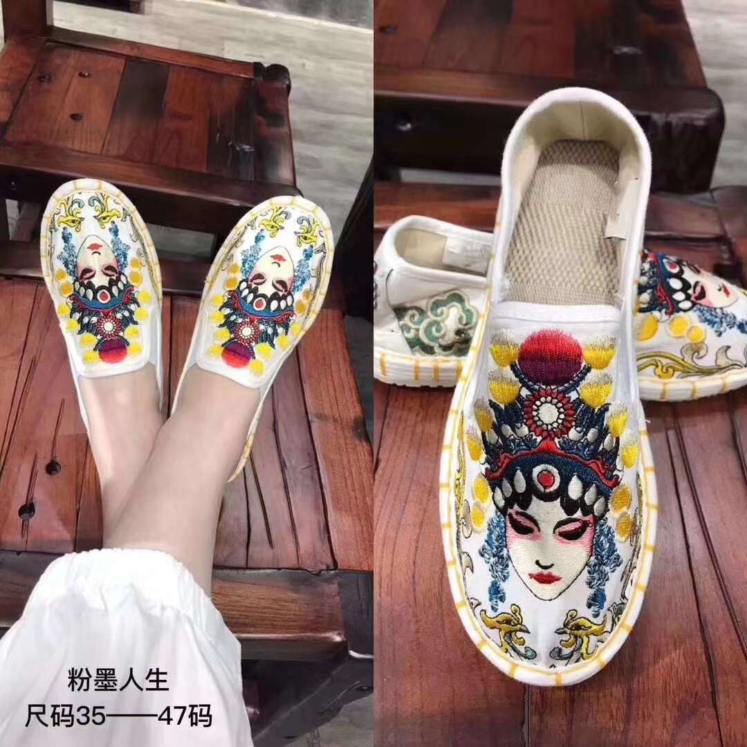 专柜 精品刺绣手工布鞋产品图