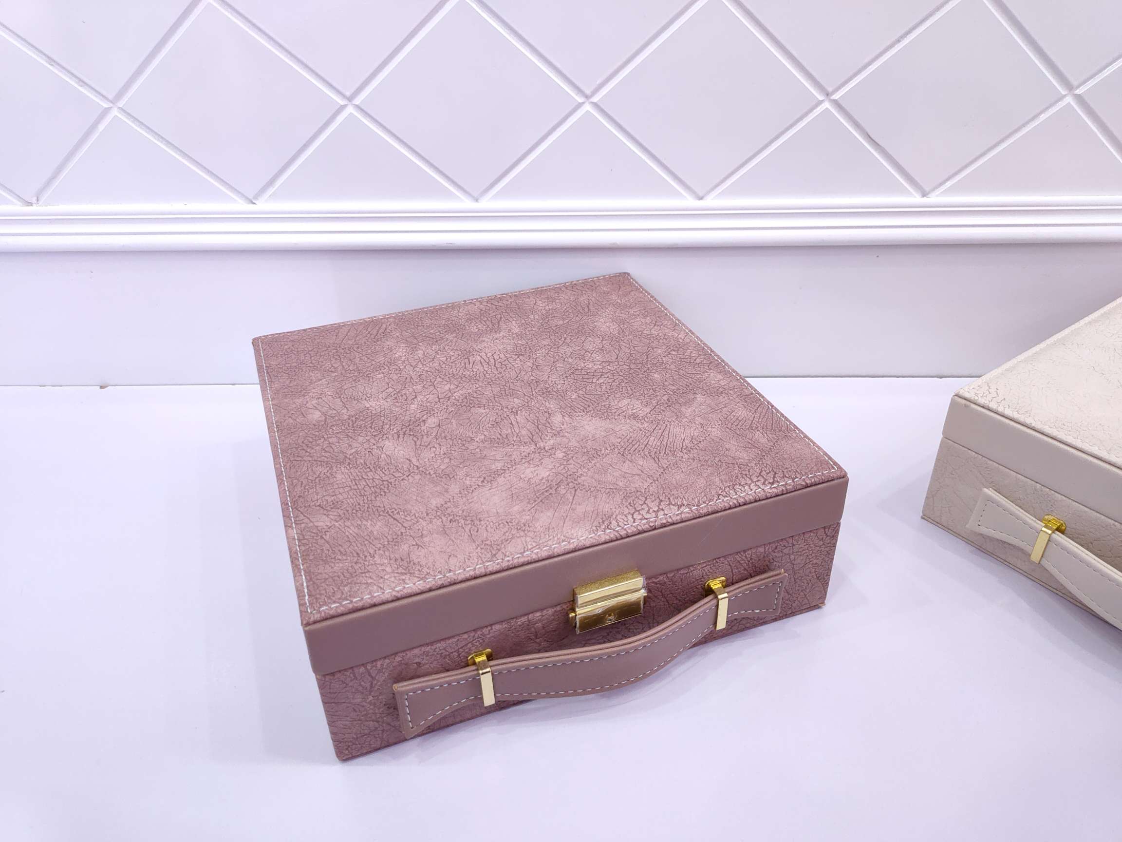 Jinqi Jewelry Box, a popular storage box for European and American fashionable, simple and large-capacity accessories, jewelry display box K018 undefined