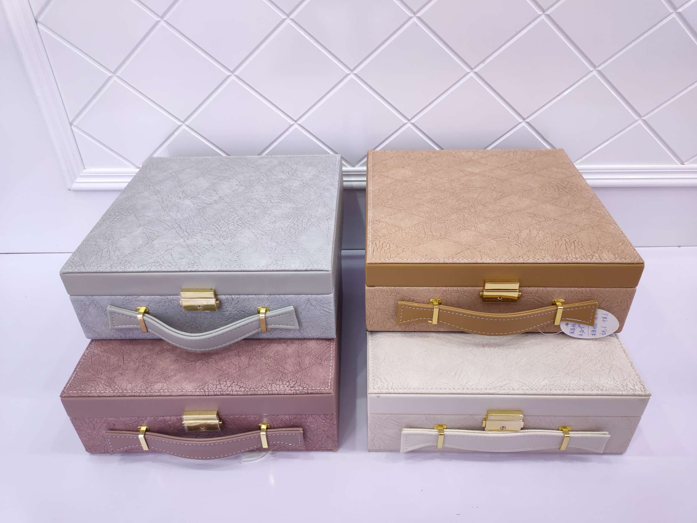 Jinqi Jewelry Box, a popular storage box for European and American fashionable, simple and large-capacity accessories, jewelry display box K018 Application Scenario