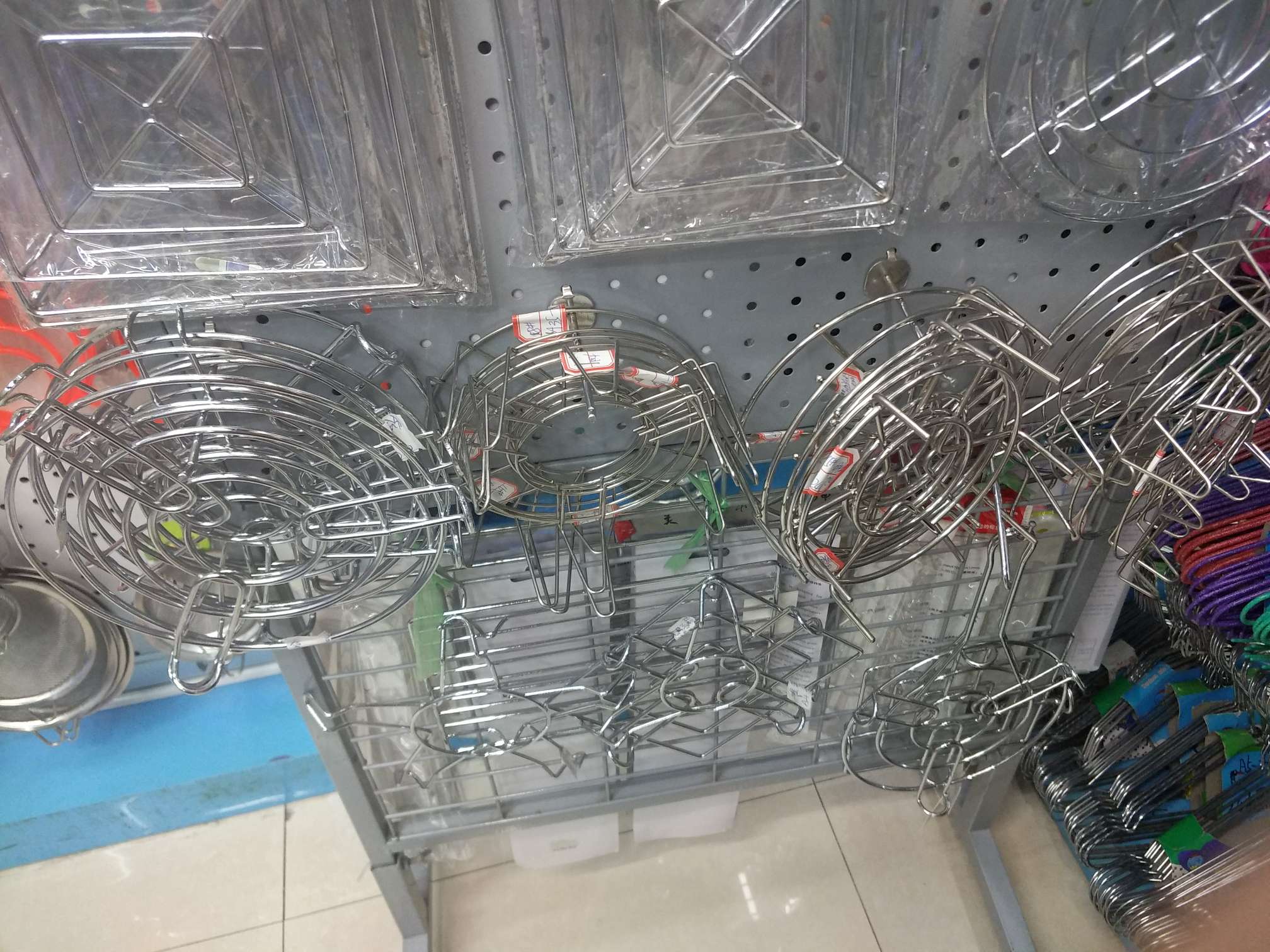 取杯器/透明纸杯架子/红酒杯架/纸杯取出器/酒杯酒架白底实物图