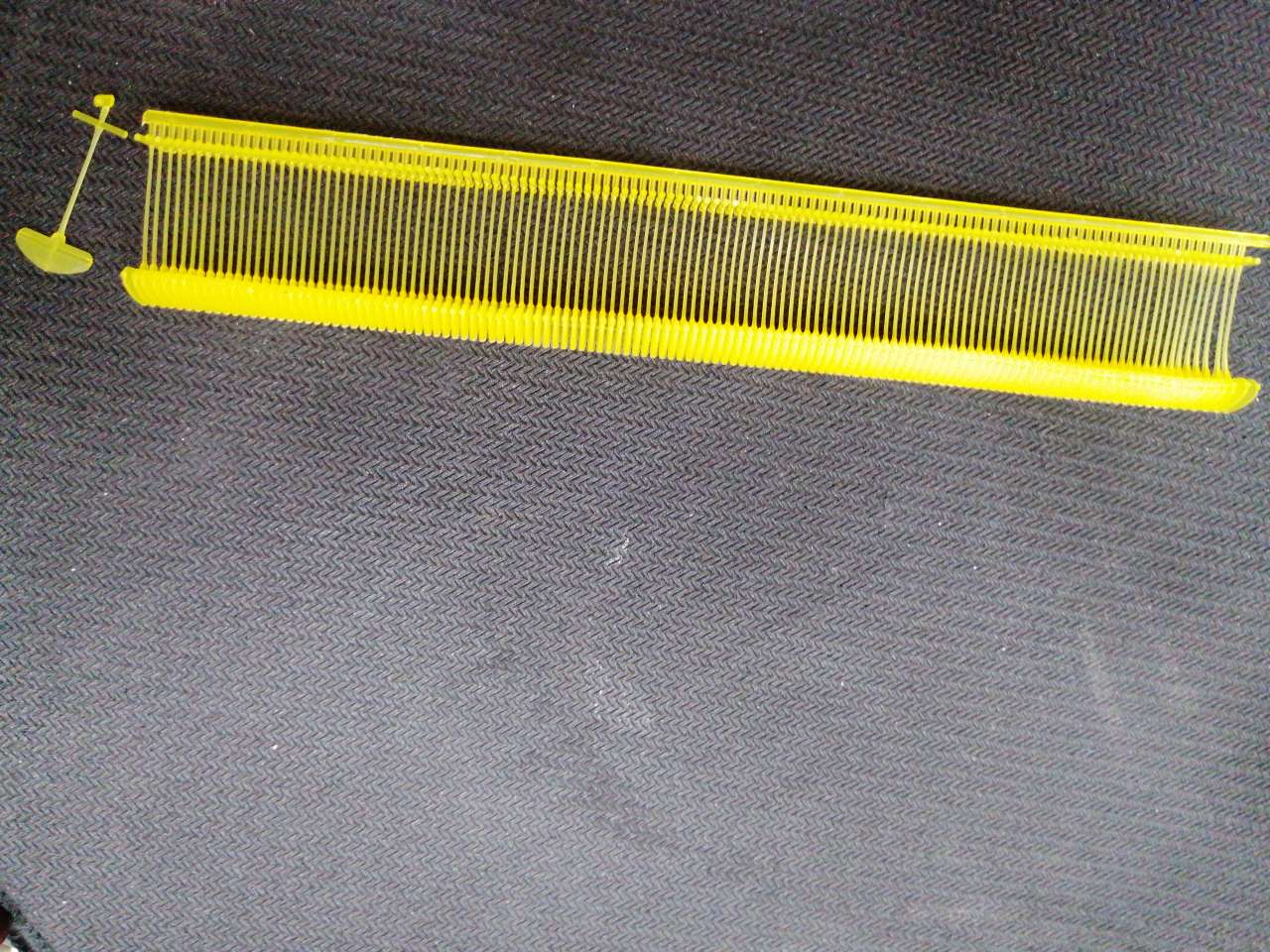 Yellow Leaf Fine Glue Needle