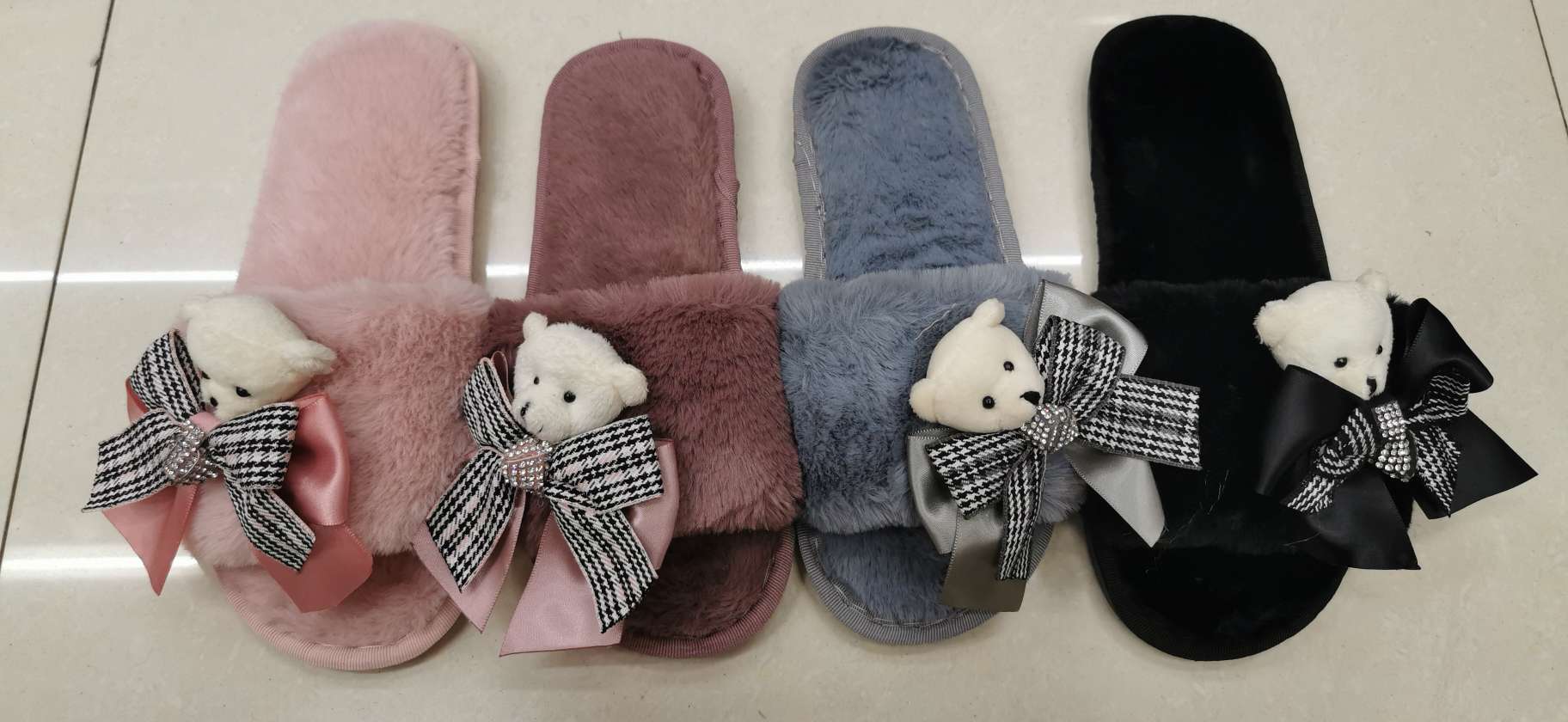 Bear opening rabbit hair drag